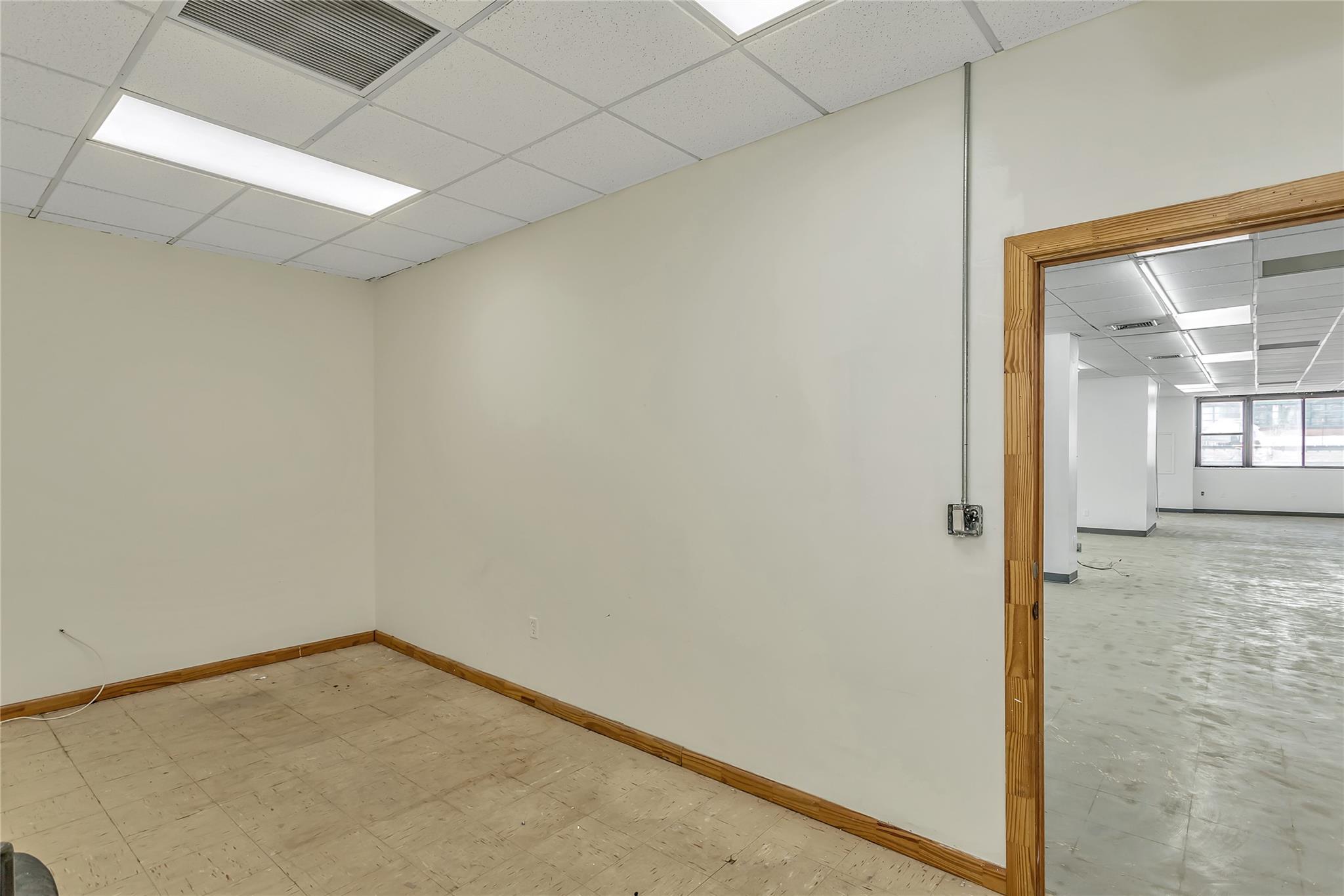 Commercial Lease Queens Blvd  Queens, NY 11101, MLS-864952-15