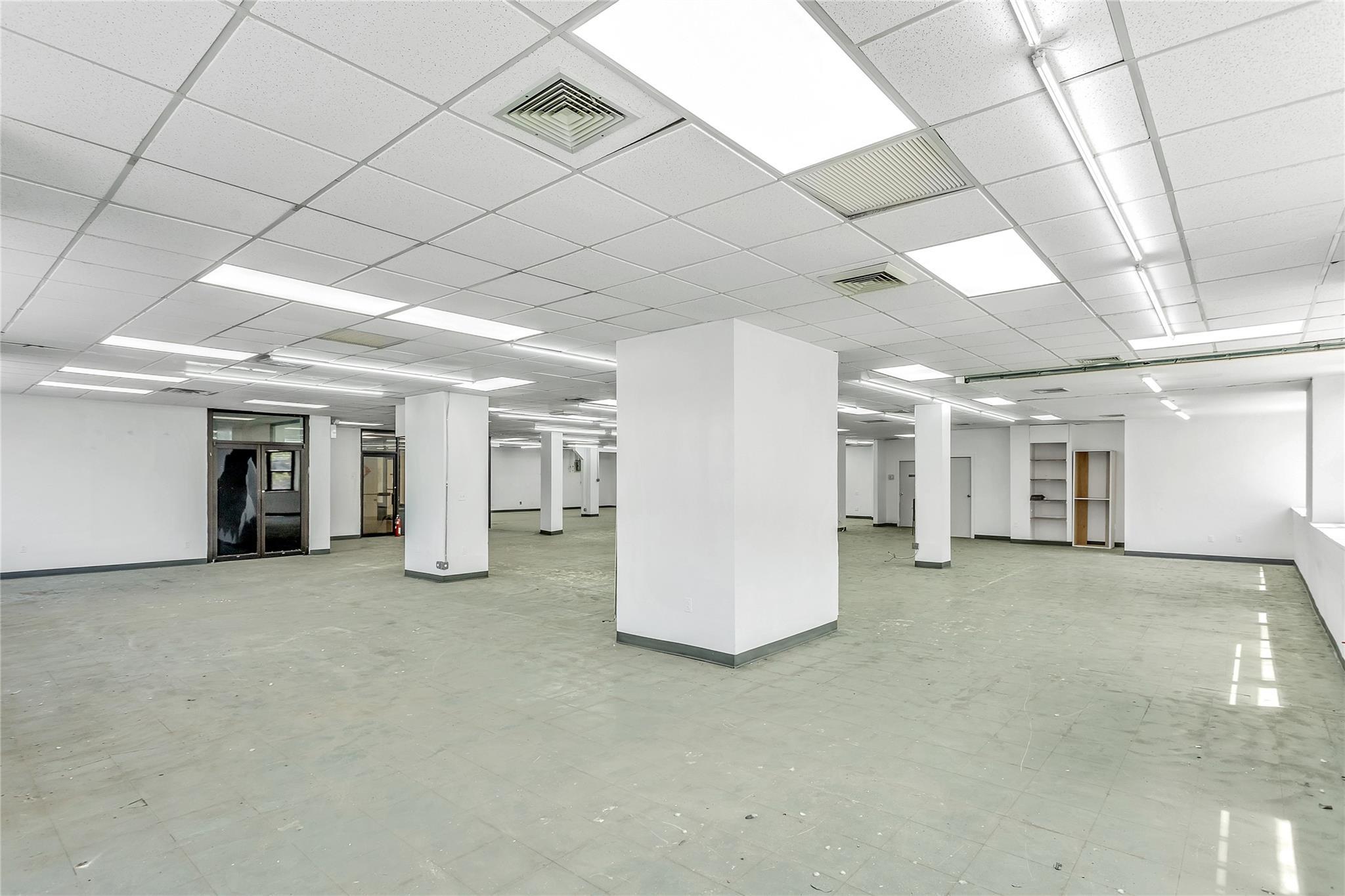 Commercial Lease Queens Blvd  Queens, NY 11101, MLS-864952-7