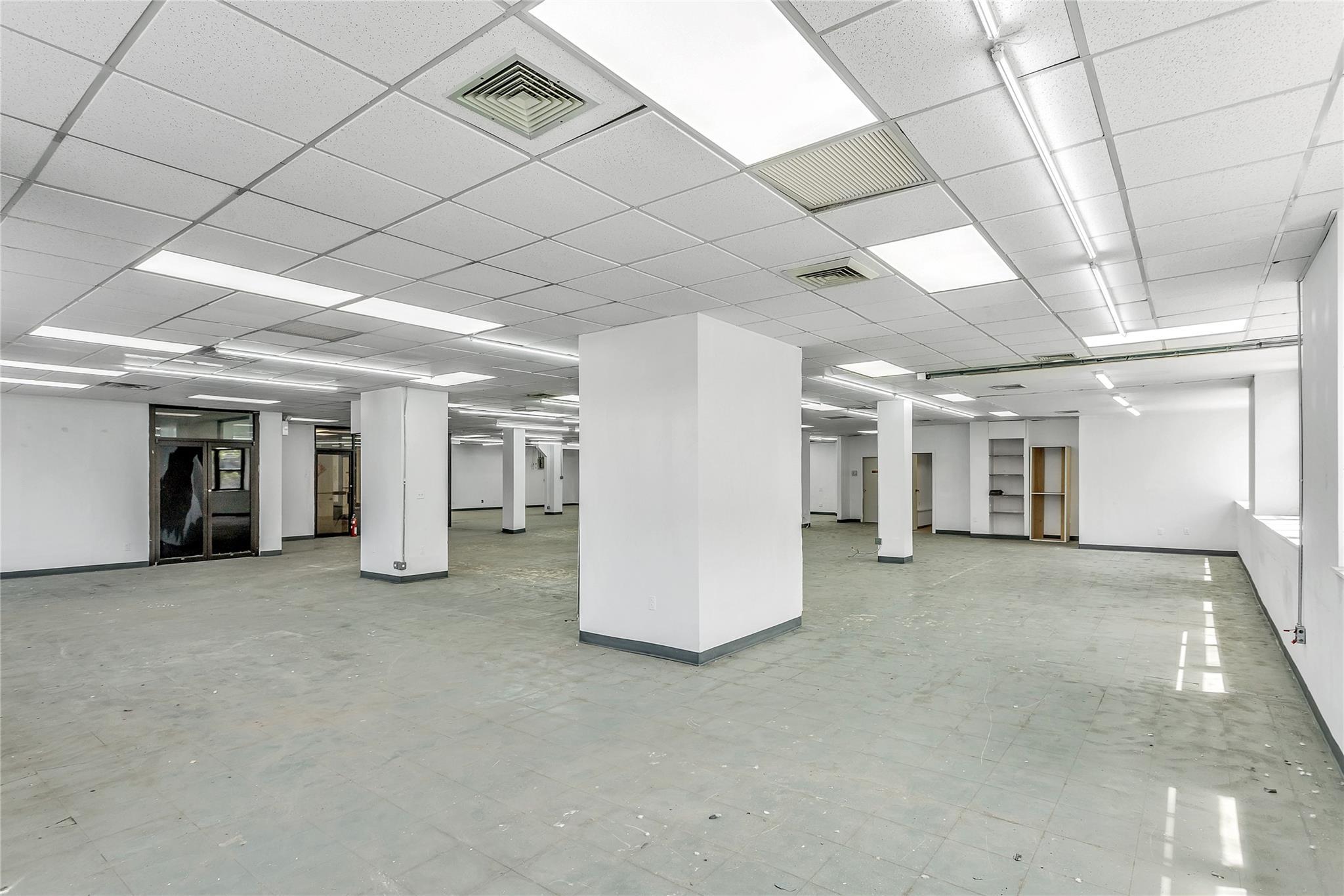 Commercial Lease Queens Blvd  Queens, NY 11101, MLS-864952-9