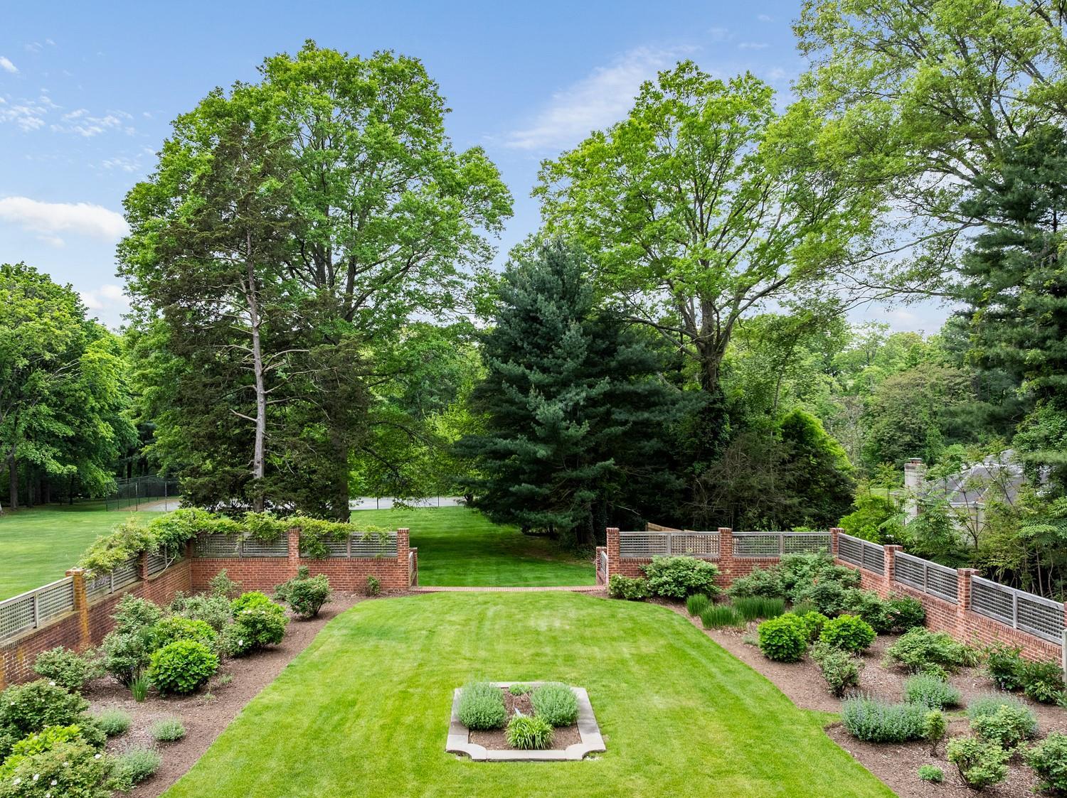 Single Family Piping Rock Nassau County, NY 11560, MLS-864966-25