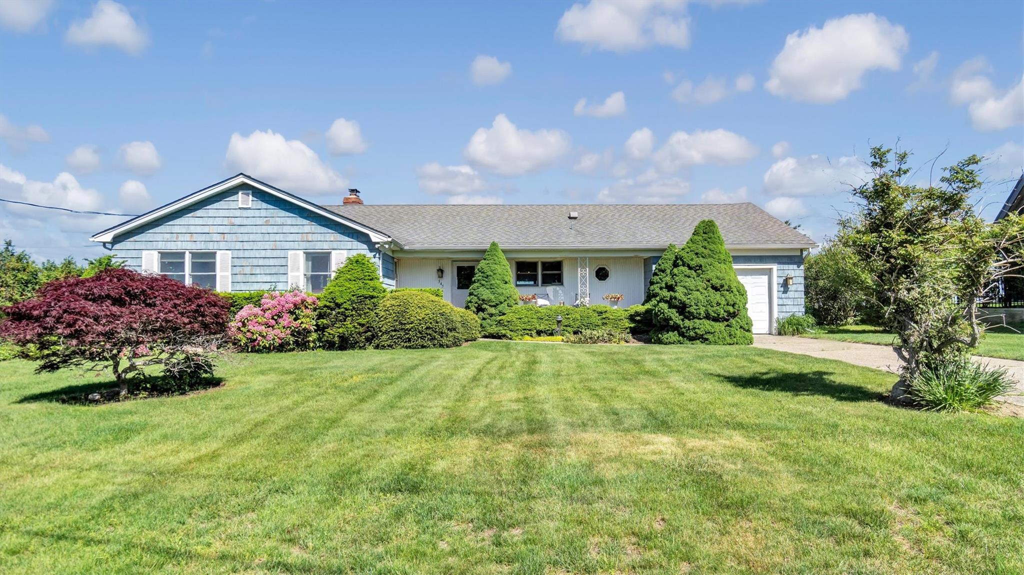 Single Family Glen  Suffolk County, NY 11935, MLS-864984-18