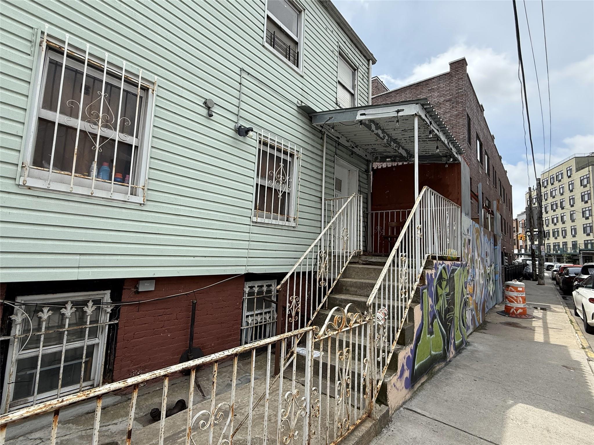 Single Family Troutman  Brooklyn, NY 11206, MLS-865039-4