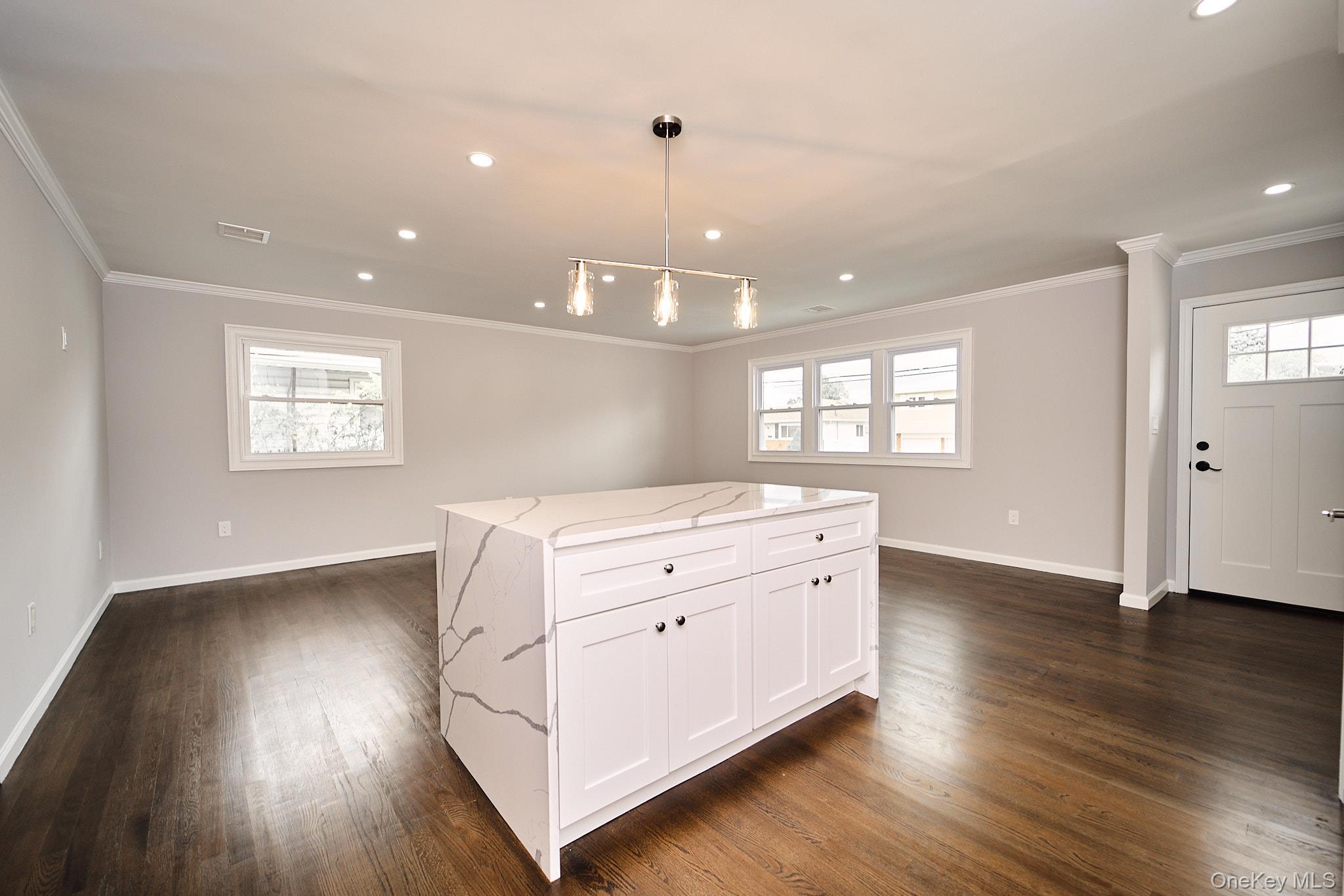 Single Family 7th Nassau County, NY 11714, MLS-865094-12