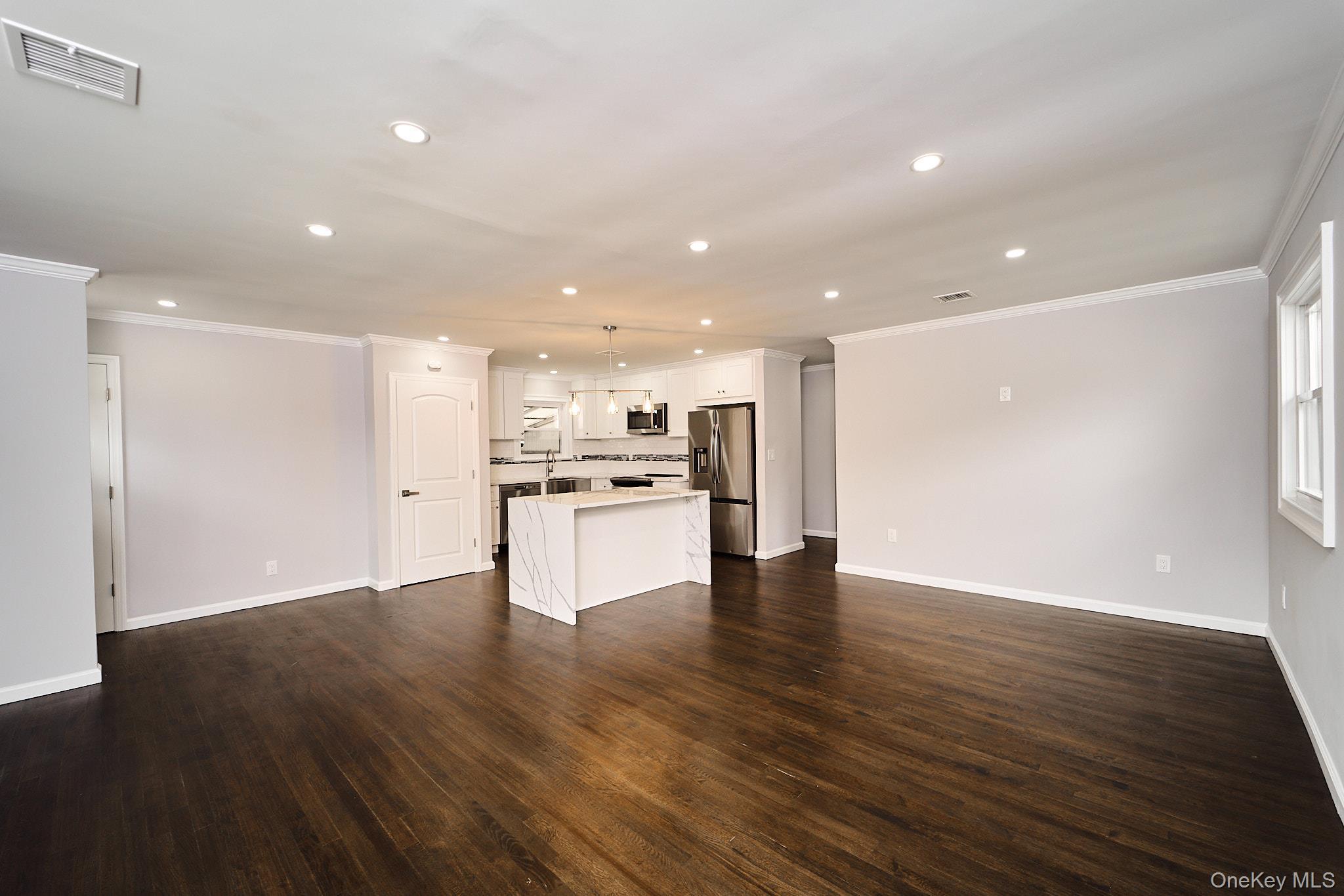 Single Family 7th Nassau County, NY 11714, MLS-865094-13