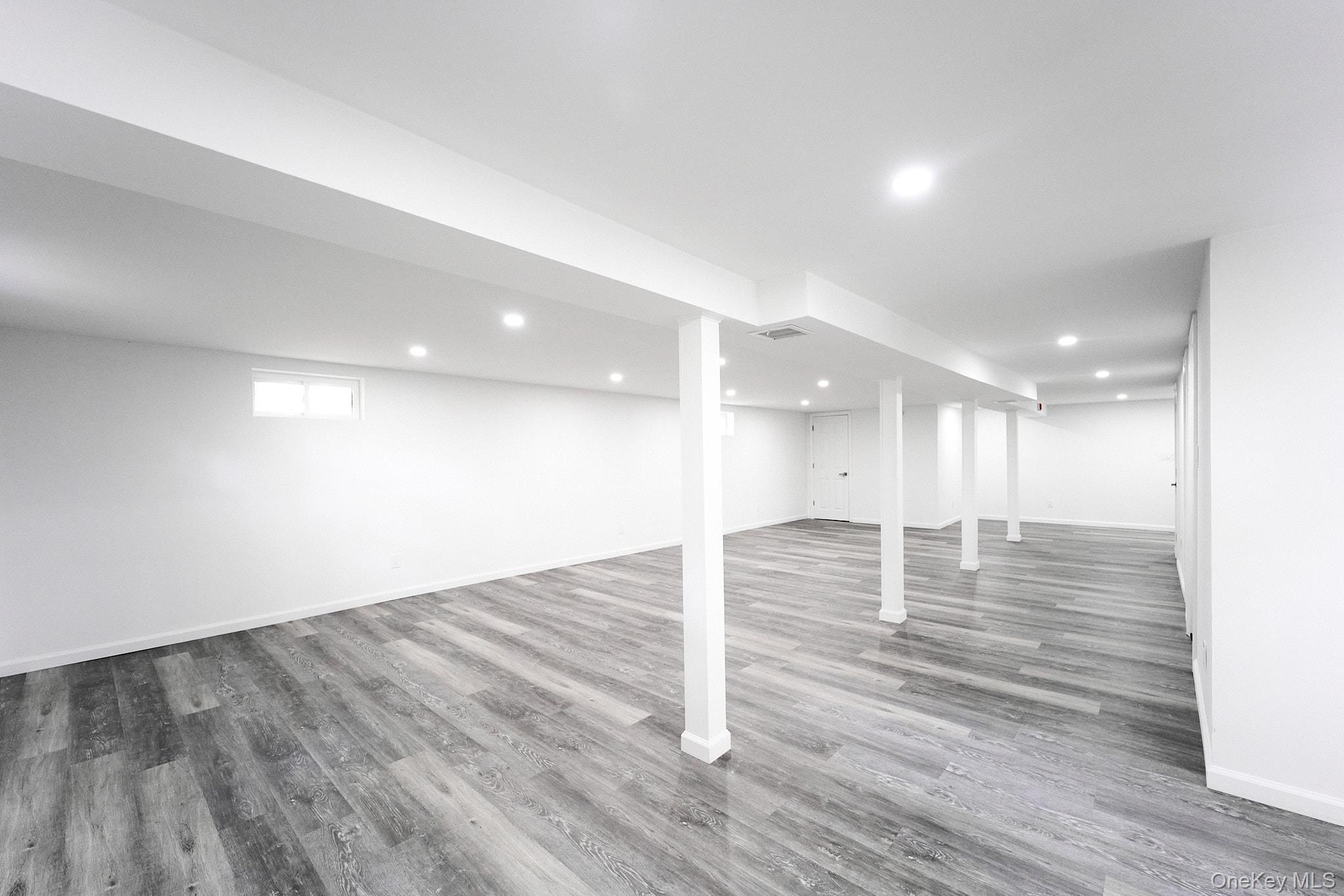 Single Family 7th Nassau County, NY 11714, MLS-865094-22