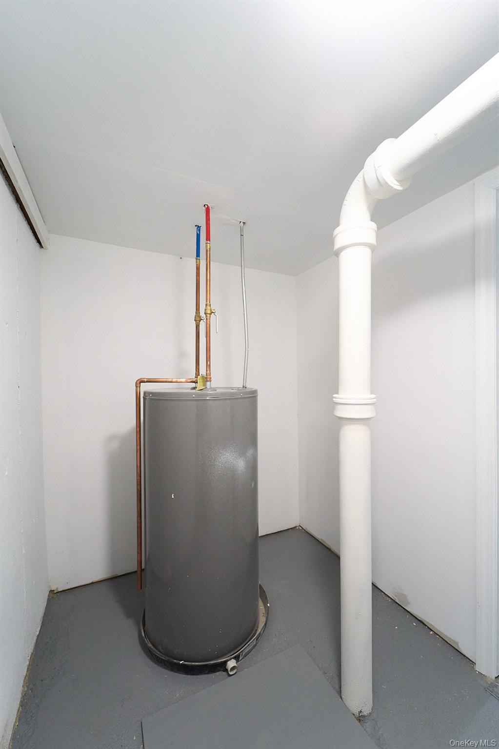 Single Family 7th Nassau County, NY 11714, MLS-865094-24