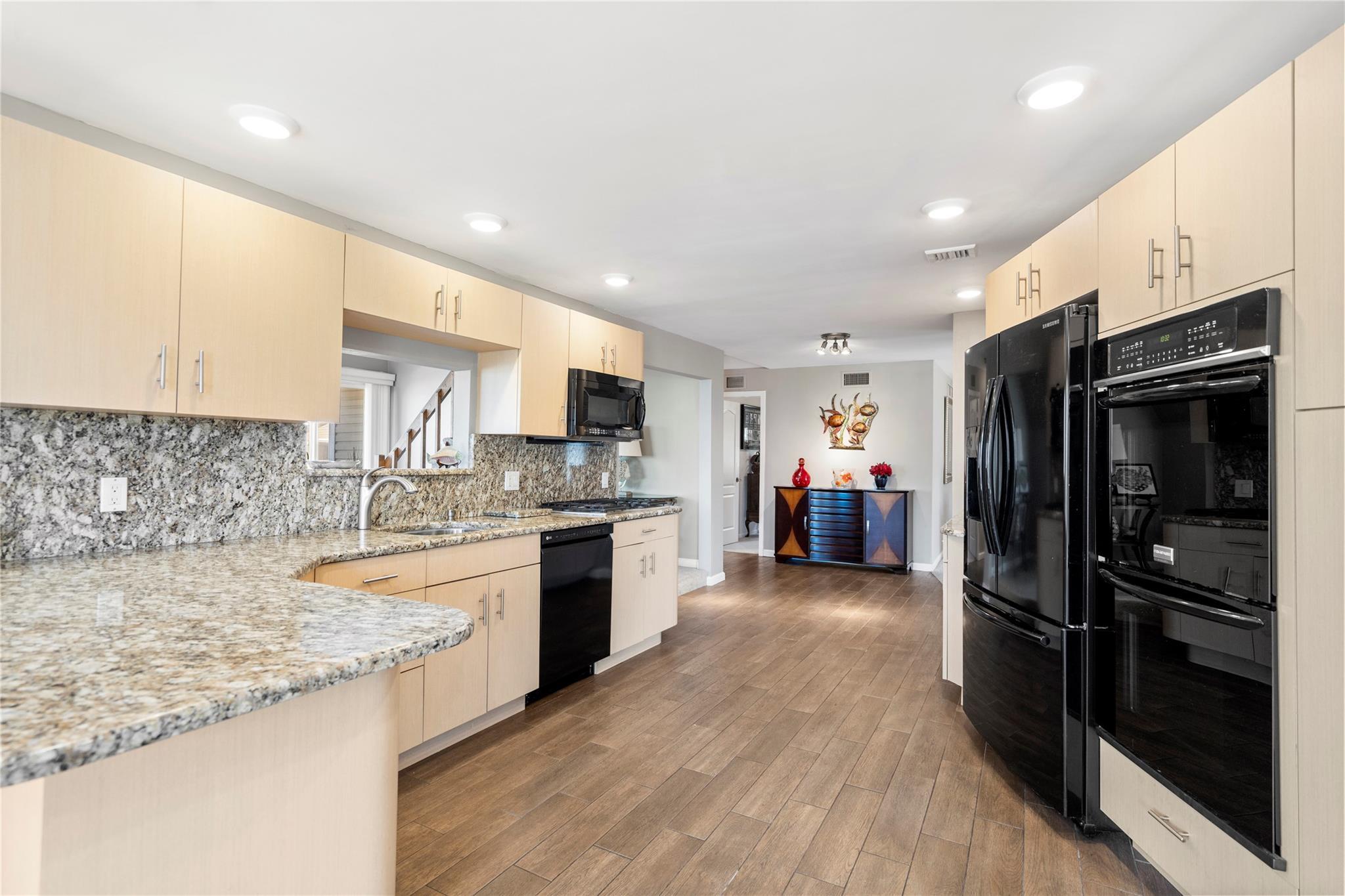 Single Family Bay  Suffolk County, NY 11795, MLS-865103-10