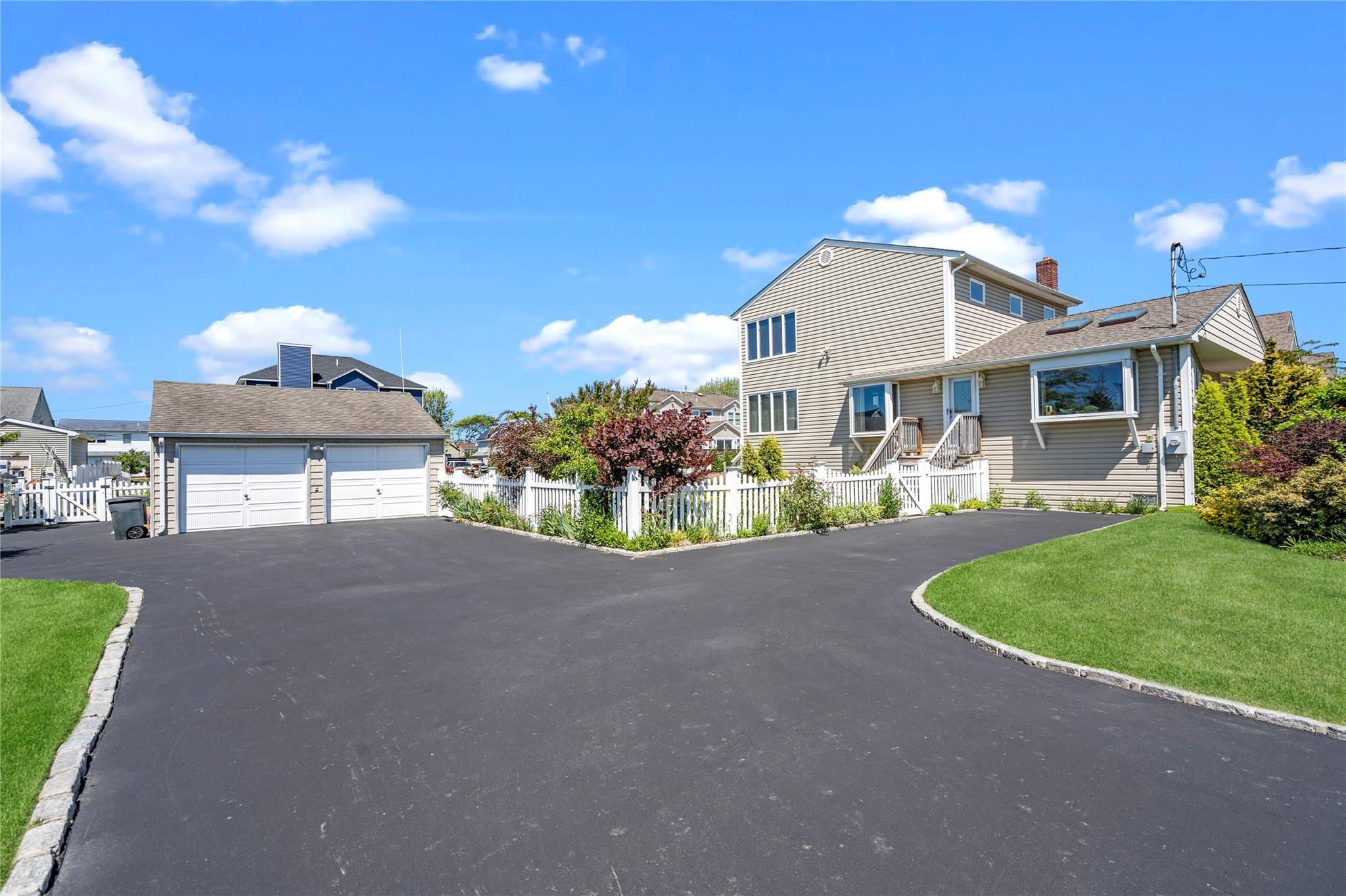 Single Family Bay  Suffolk County, NY 11795, MLS-865103-6