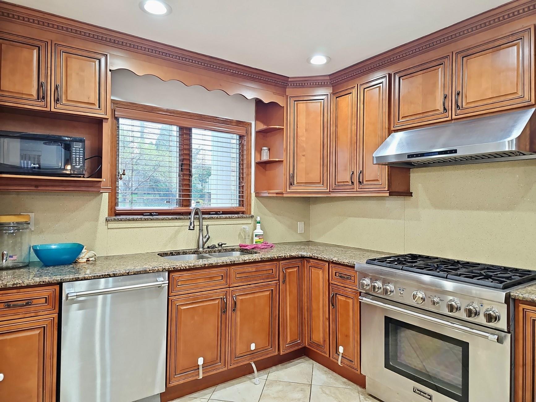 Single Family 11  Queens, NY 11357, MLS-865144-23