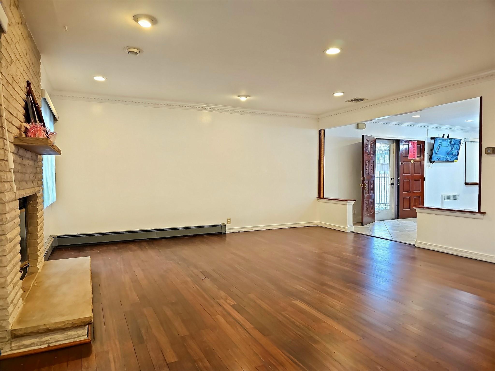 Single Family 11  Queens, NY 11357, MLS-865144-25