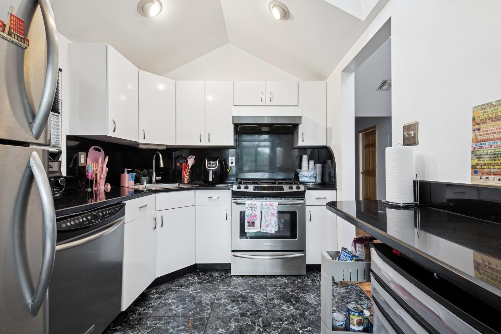 Single Family 16 Ave  Queens, NY 11360, MLS-865152-25
