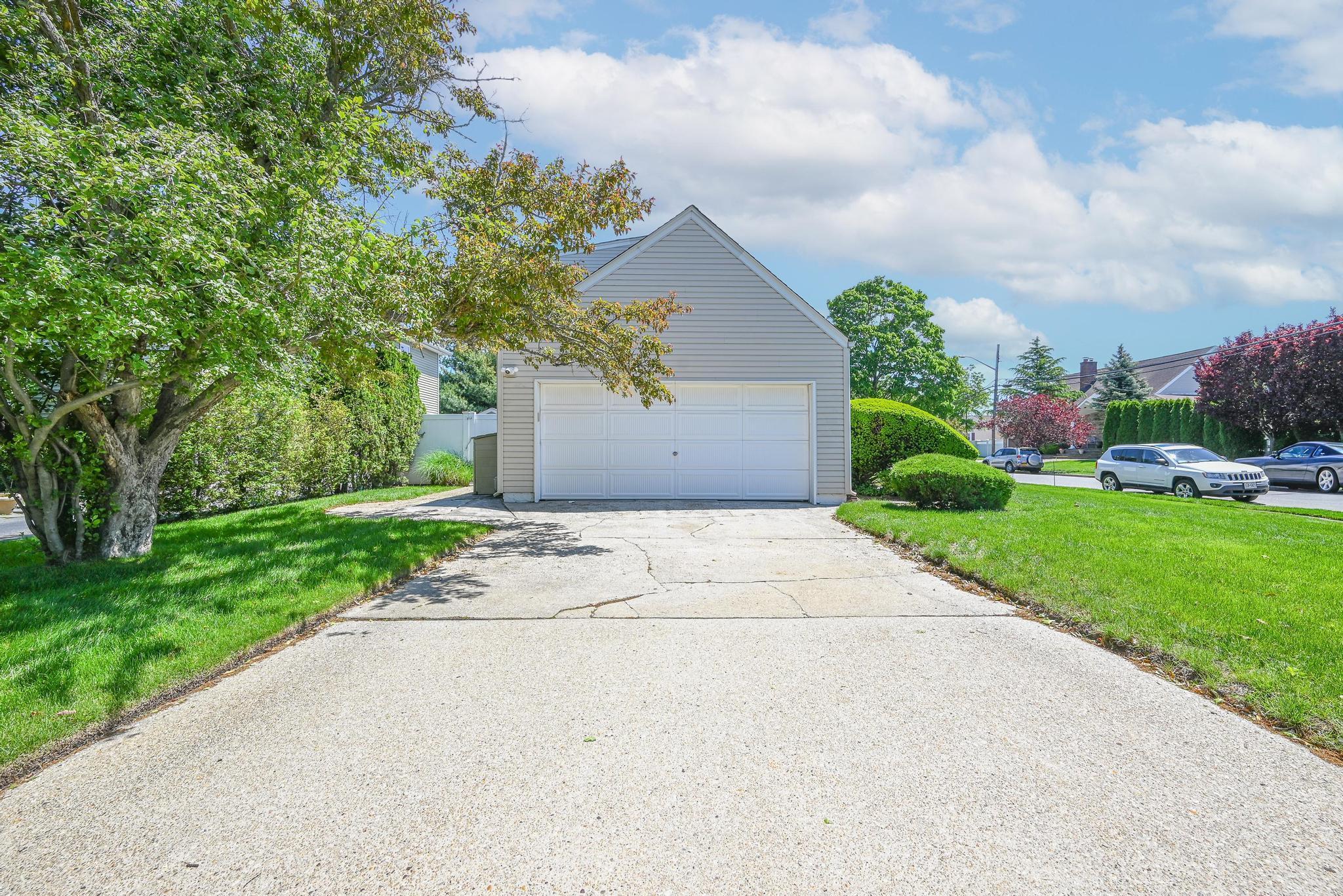 Single Family Baldwin  Nassau County, NY 11758, MLS-865155-25