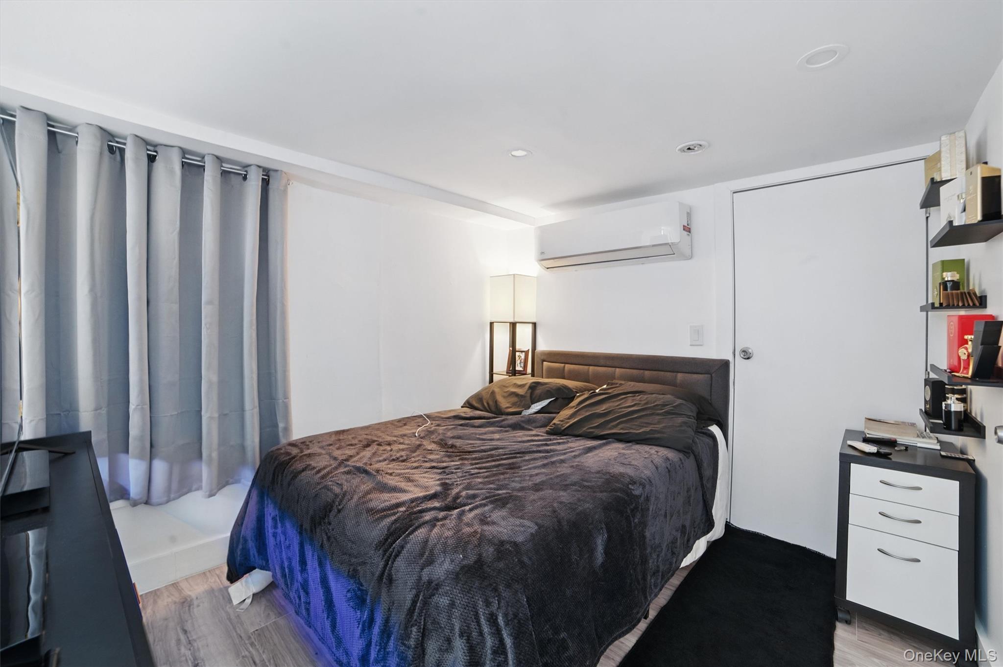 Single Family Van Cortlandt Park Westchester County, NY 10701, MLS-865171-24