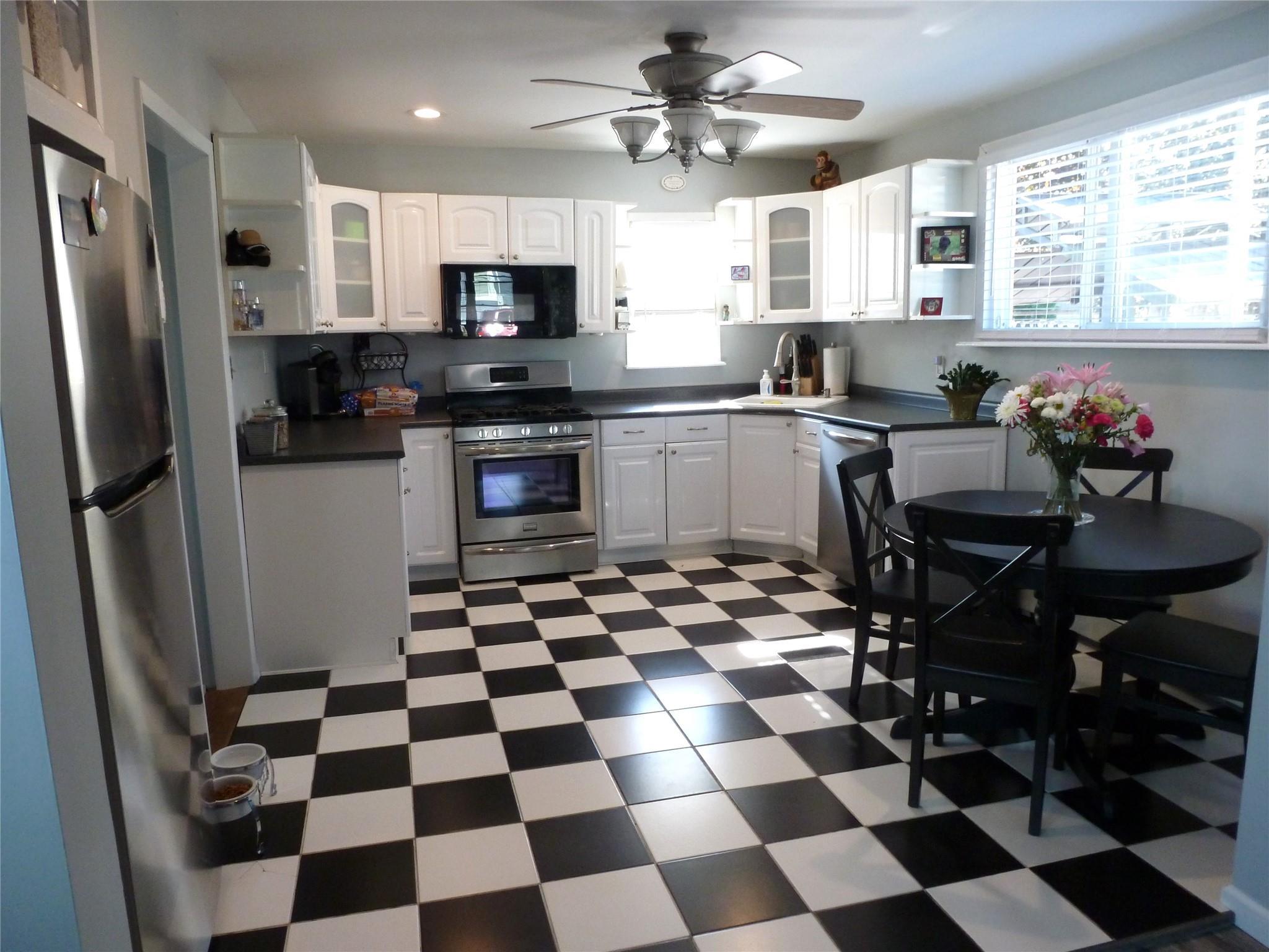 Single Family Evergreen  Suffolk County, NY 11772, MLS-865212-7