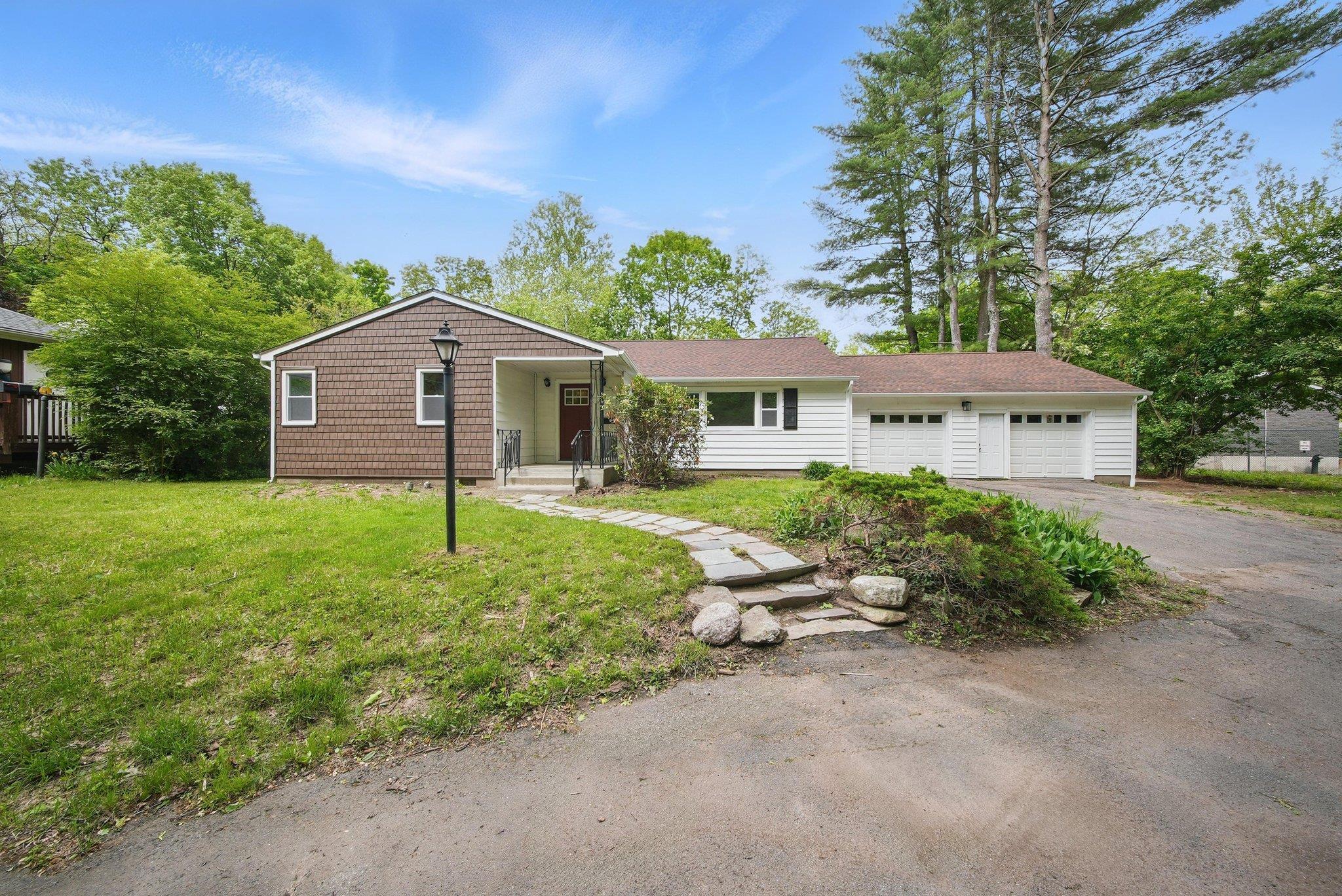 Single Family Roslyn  Ulster County, NY 12428, MLS-865244-2
