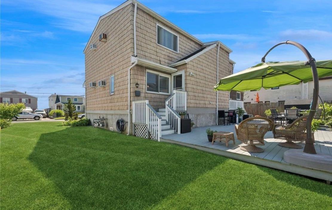 Single Family Yacht Club  Suffolk County, NY 11702, MLS-865300-6