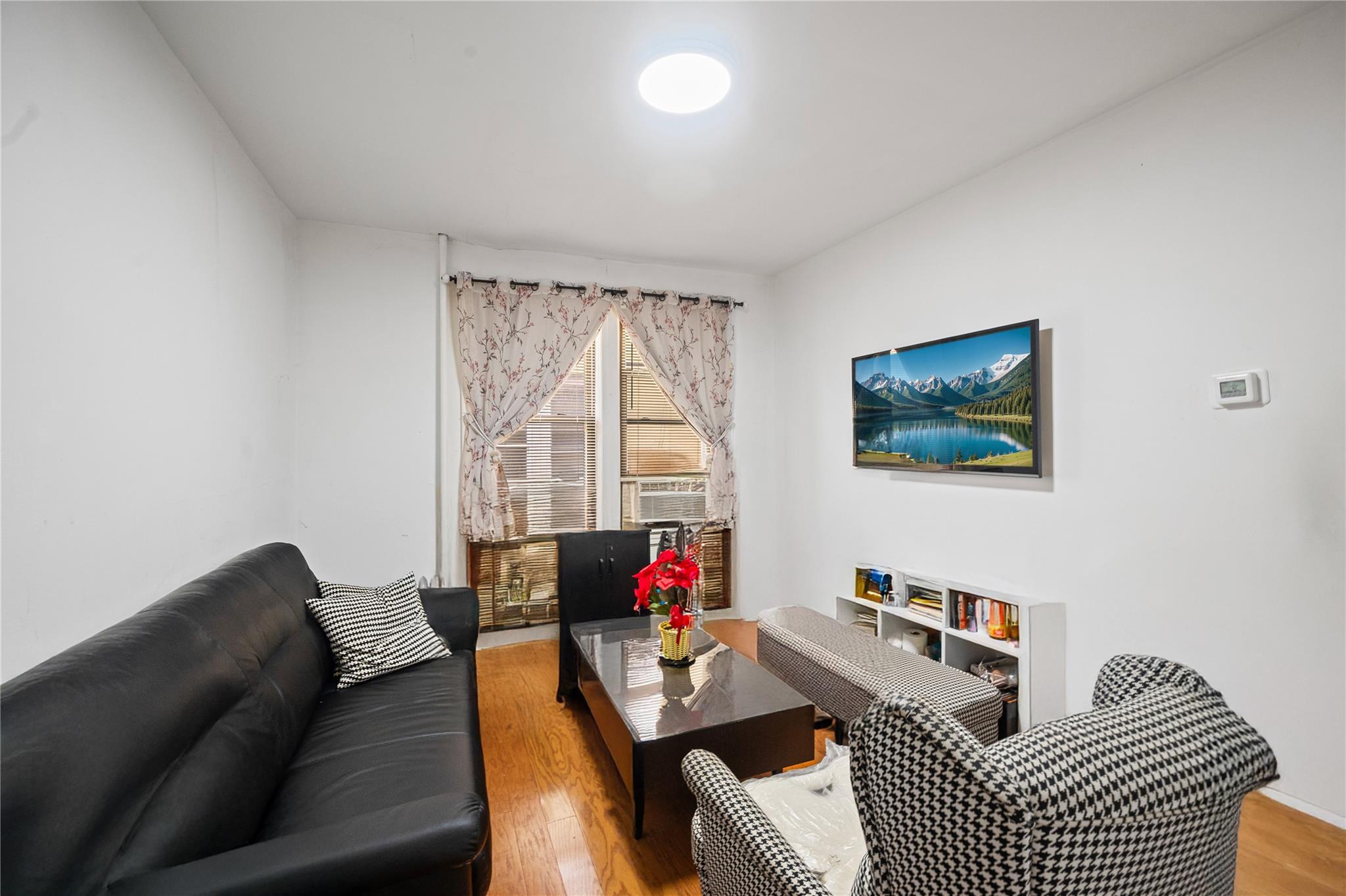 Single Family Warren  Queens, NY 11372, MLS-865310-10