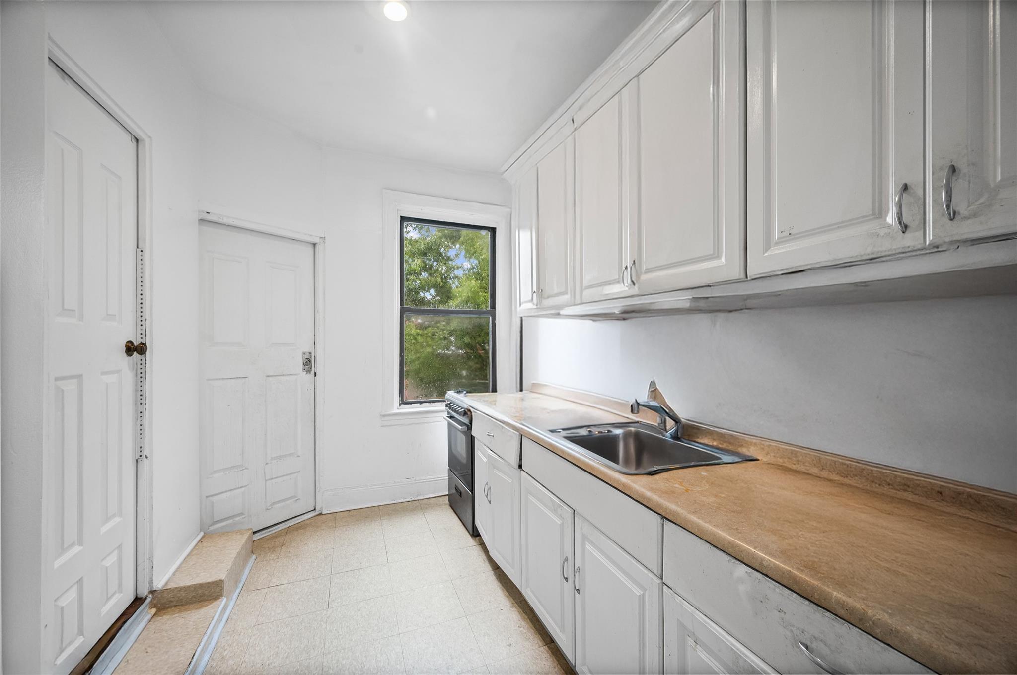 Single Family Warren  Queens, NY 11372, MLS-865310-15