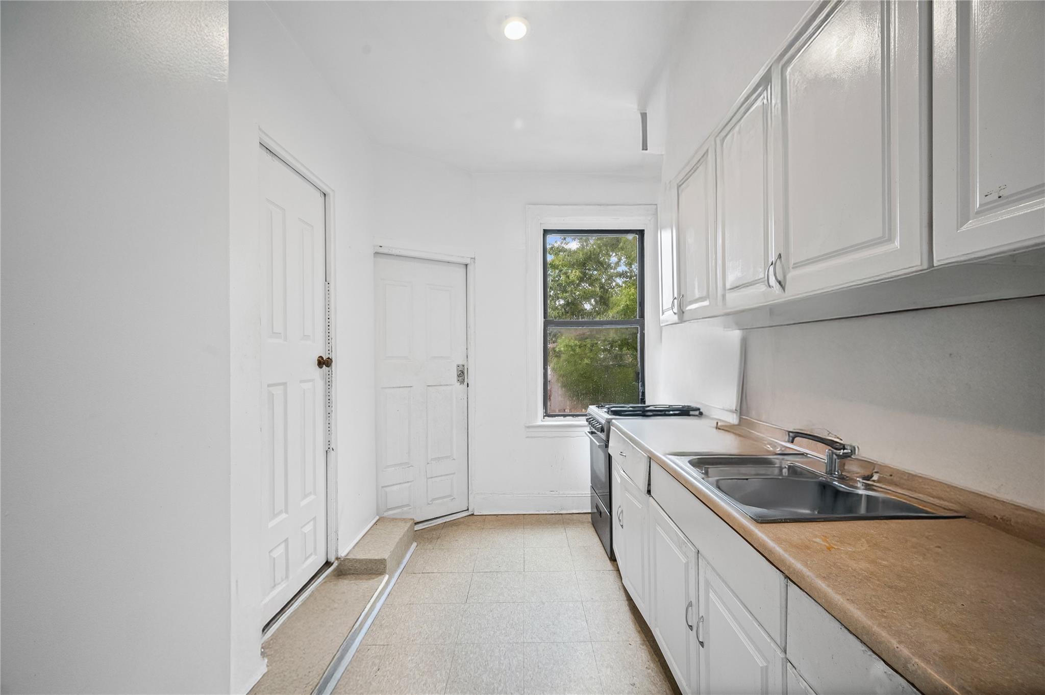 Single Family Warren  Queens, NY 11372, MLS-865310-16