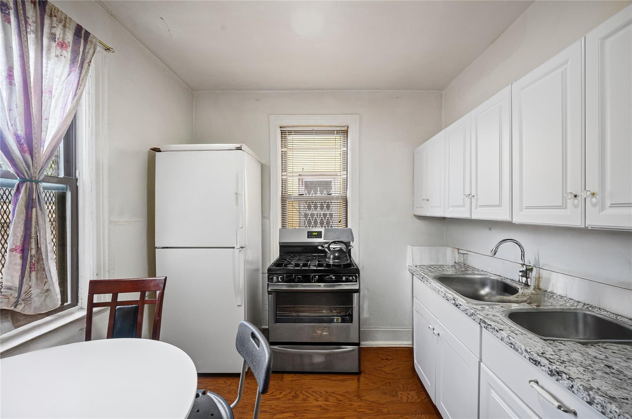 Single Family Warren  Queens, NY 11372, MLS-865310-23