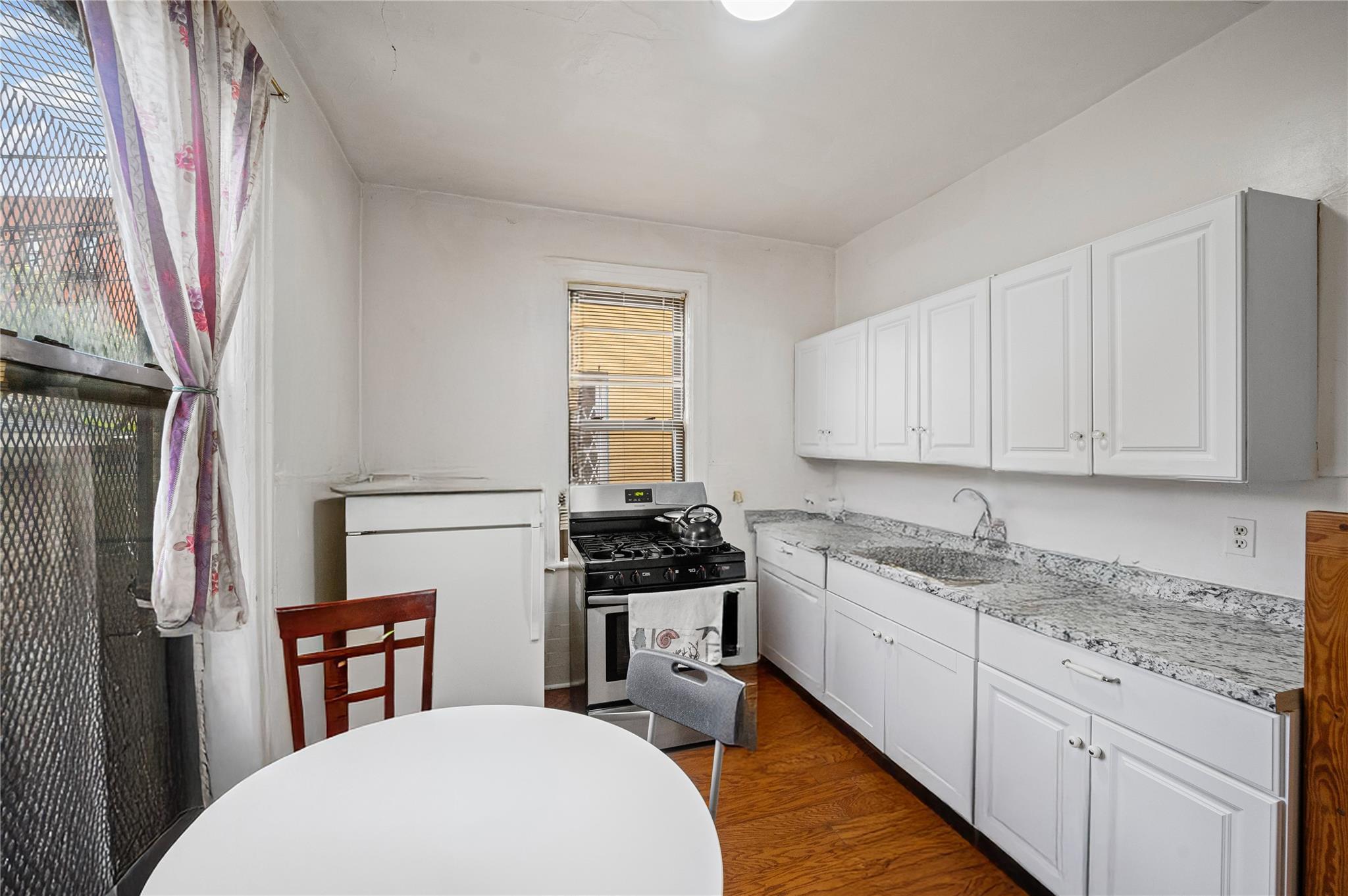 Single Family Warren  Queens, NY 11372, MLS-865310-24