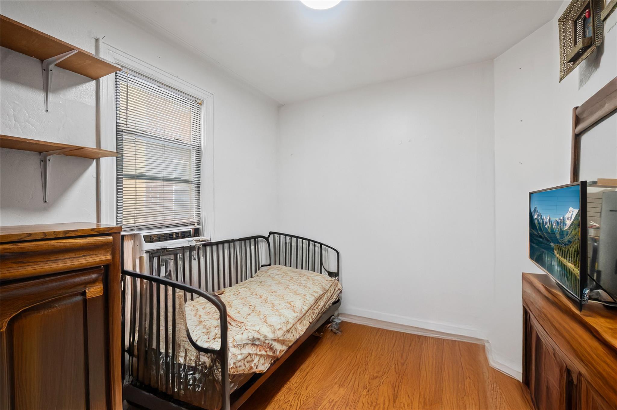 Single Family Warren  Queens, NY 11372, MLS-865310-26