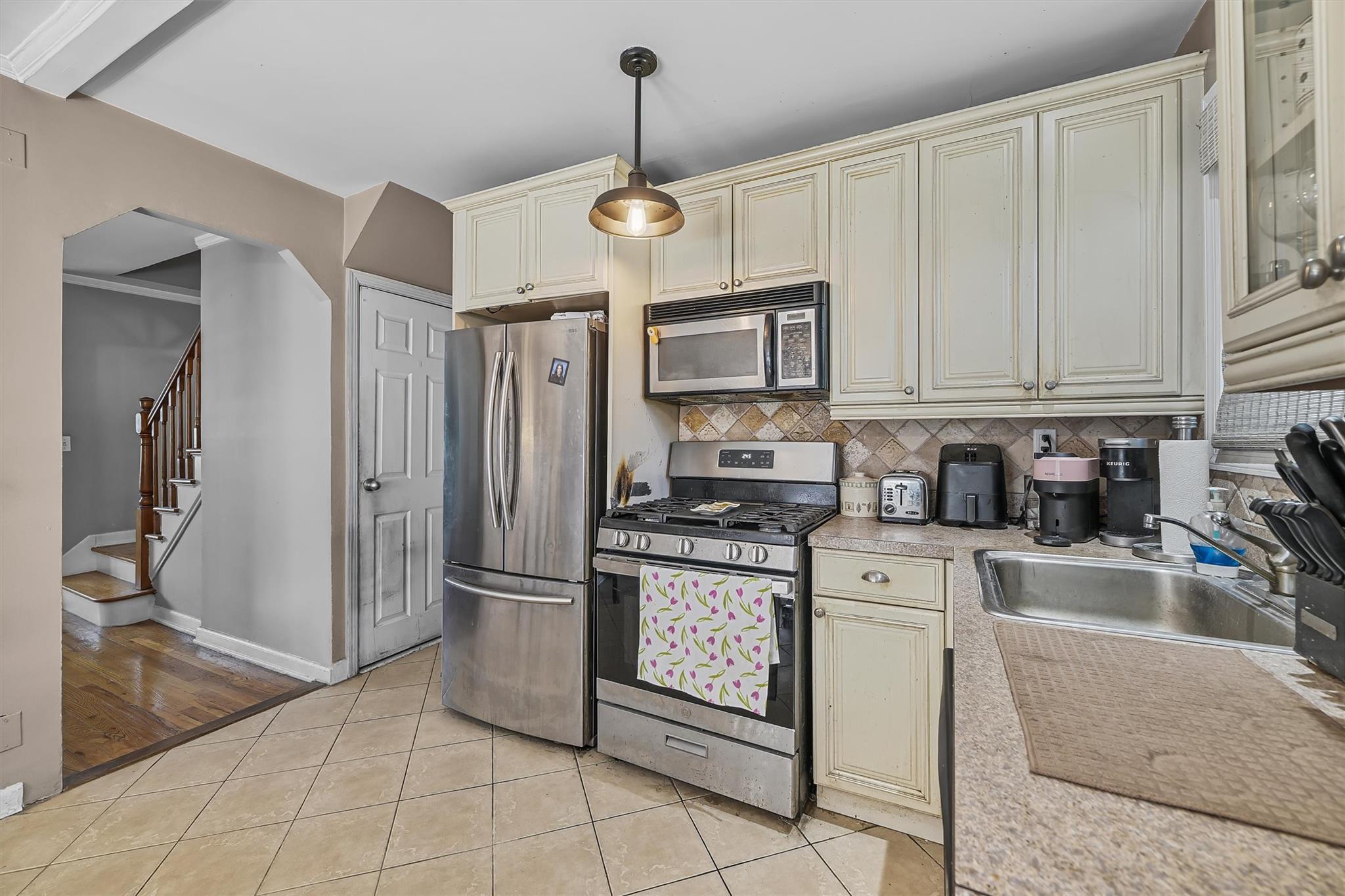 Single Family Philip  Bronx, NY 10465, MLS-865355-15
