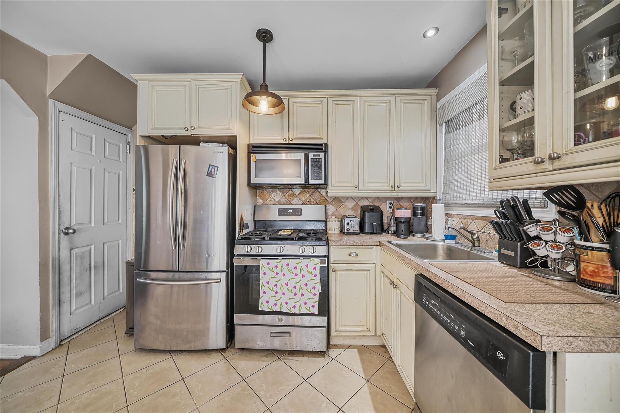 Single Family Philip  Bronx, NY 10465, MLS-865355-16