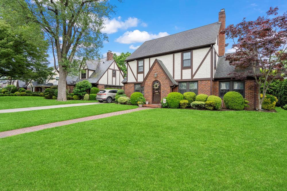 Single Family Wickham  Nassau County, NY 11530, MLS-865357-2