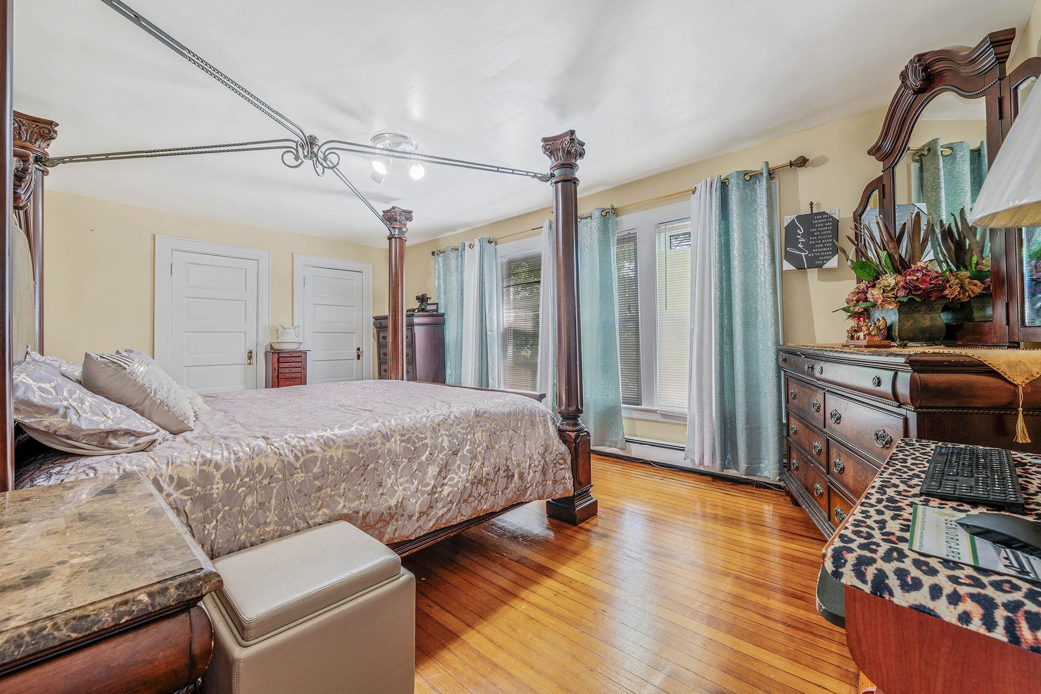 Single Family Whaley  Nassau County, NY 11520, MLS-865381-24