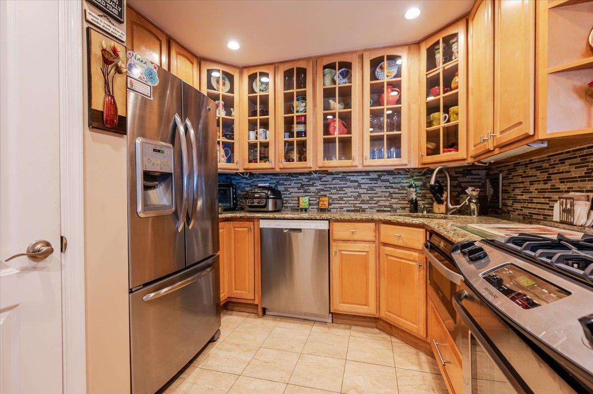 Condo Broadway  Nassau County, NY 11561, MLS-865400-11
