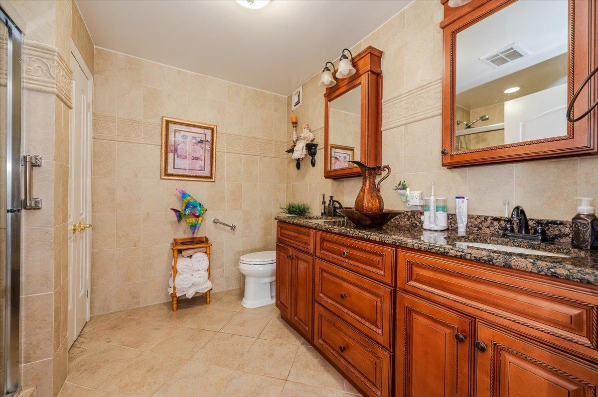 Condo Broadway  Nassau County, NY 11561, MLS-865400-17