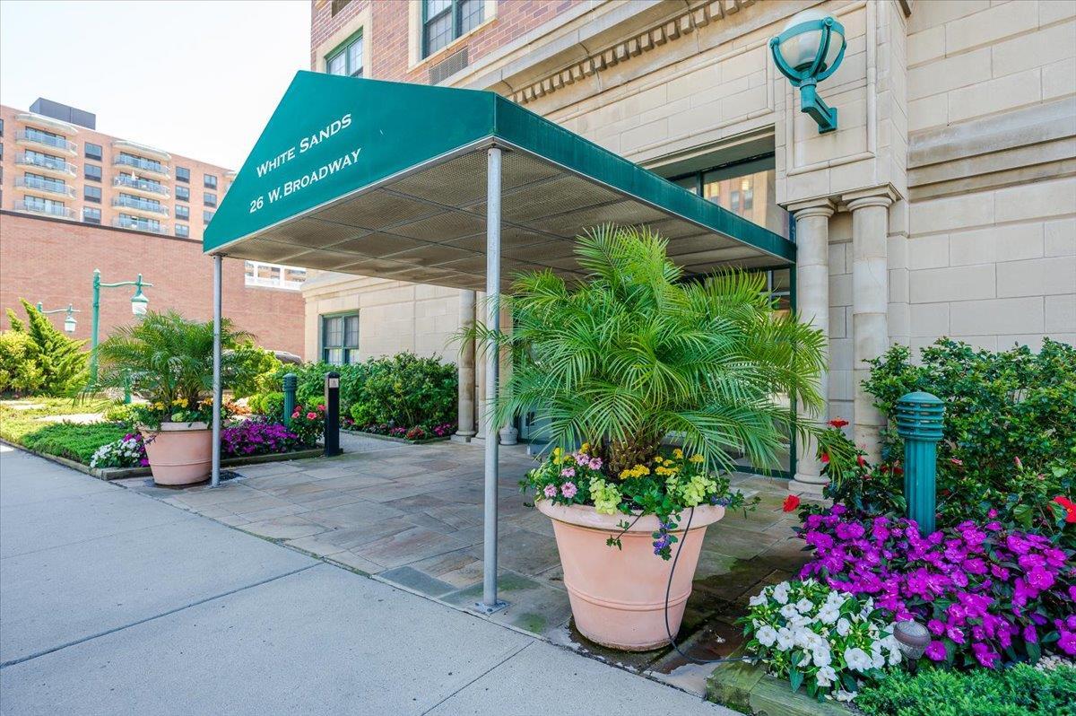 Condo Broadway  Nassau County, NY 11561, MLS-865400-2