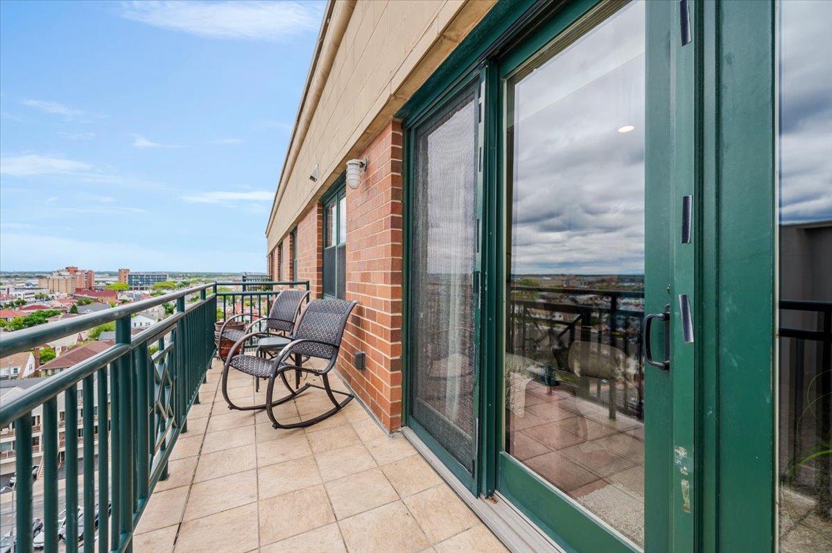 Condo Broadway  Nassau County, NY 11561, MLS-865400-21