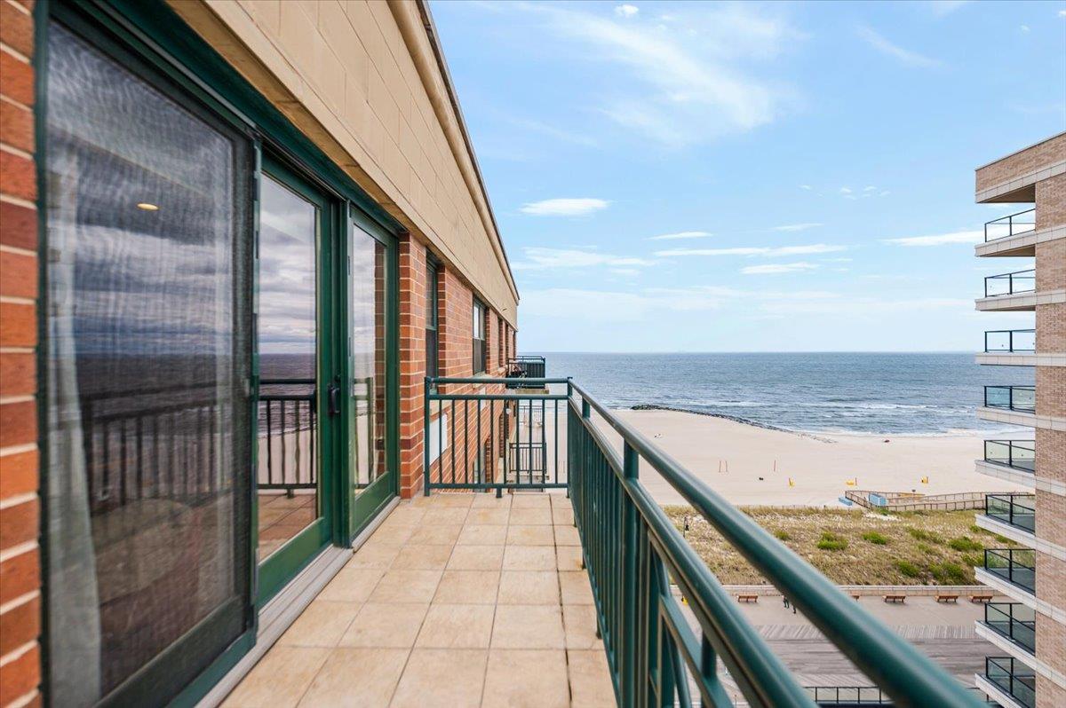 Condo Broadway  Nassau County, NY 11561, MLS-865400-22