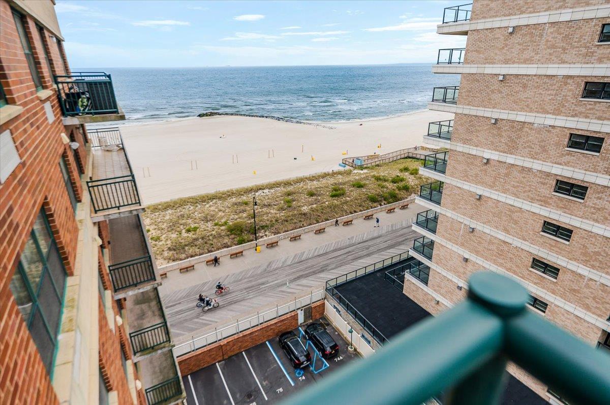 Condo Broadway  Nassau County, NY 11561, MLS-865400-23