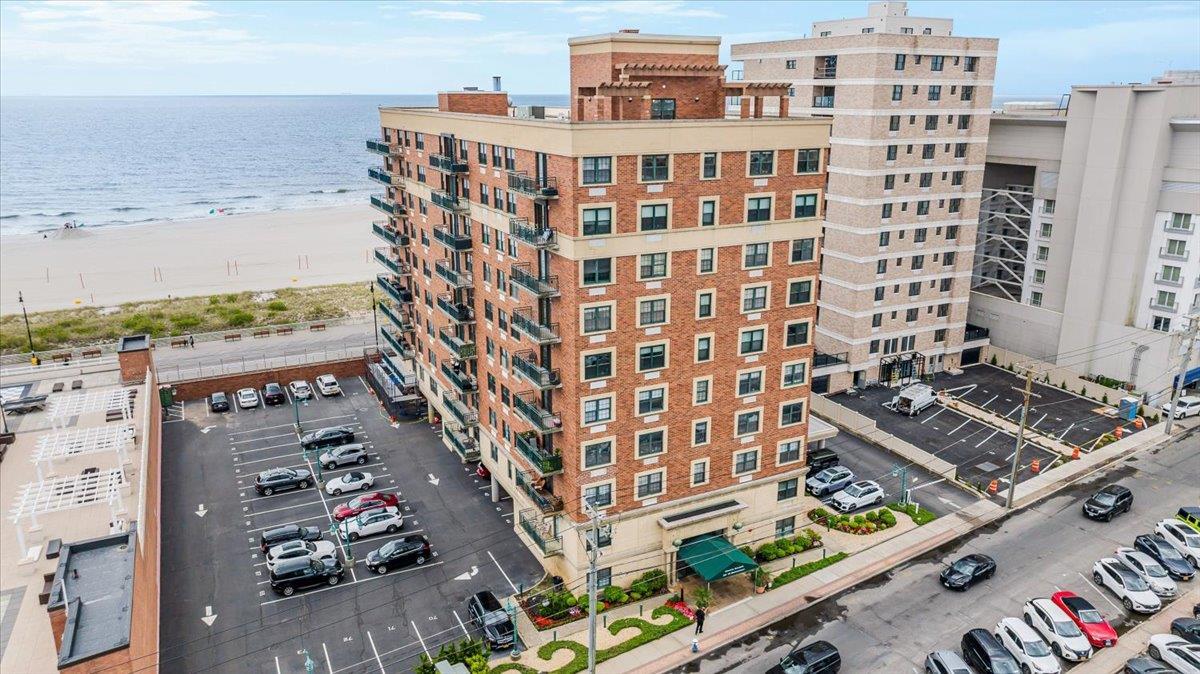 Condo Broadway  Nassau County, NY 11561, MLS-865400-25