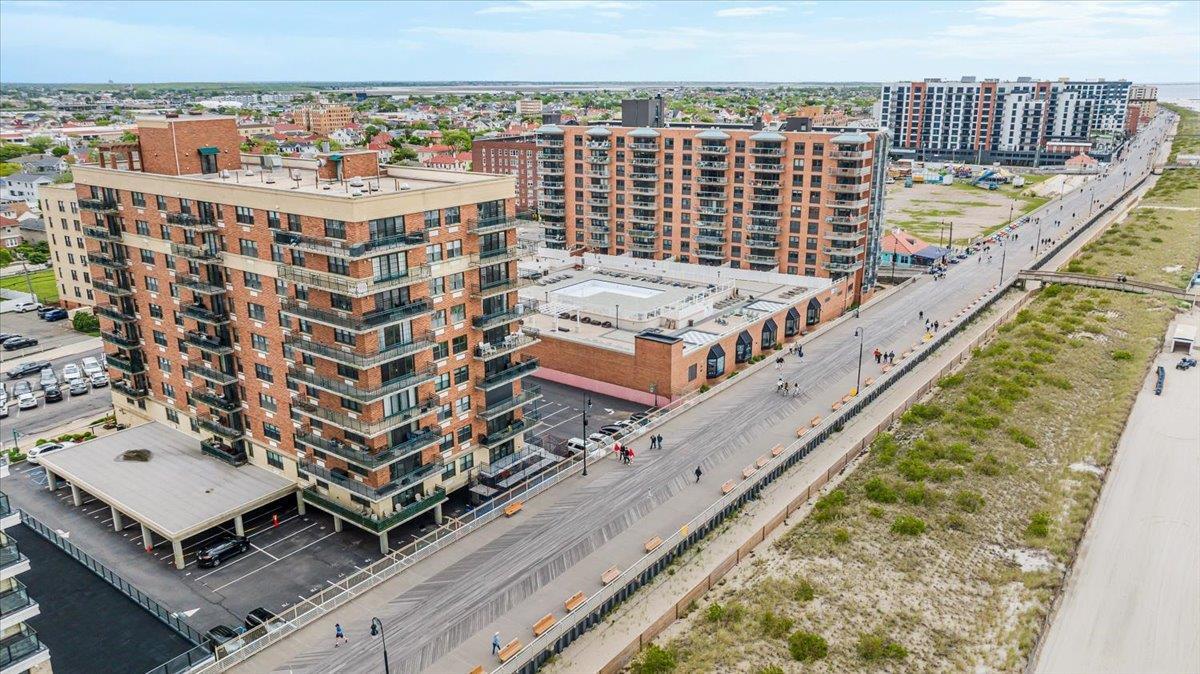 Condo Broadway  Nassau County, NY 11561, MLS-865400-29