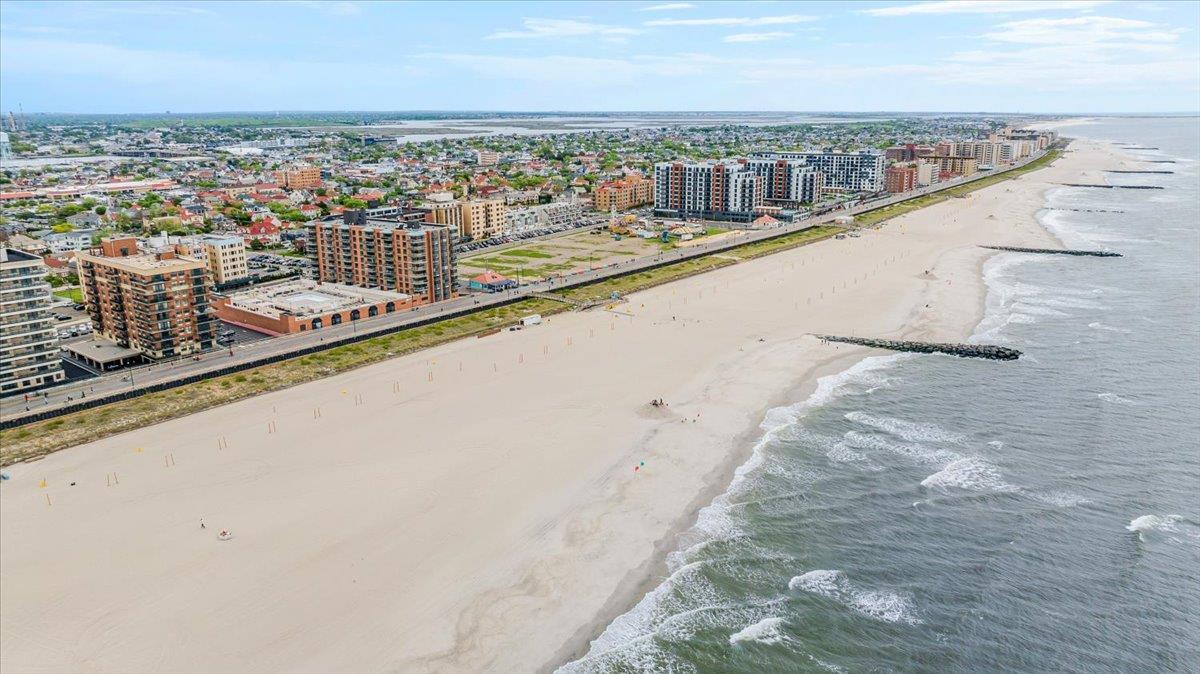 Condo Broadway  Nassau County, NY 11561, MLS-865400-30