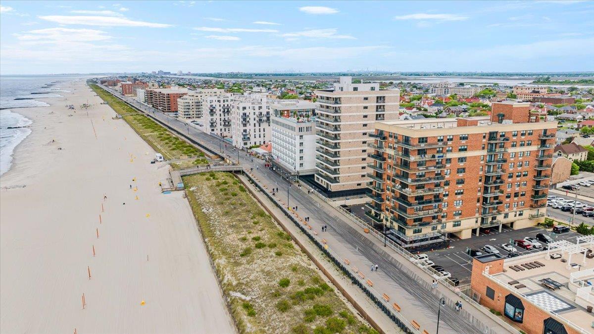 Condo Broadway  Nassau County, NY 11561, MLS-865400-31