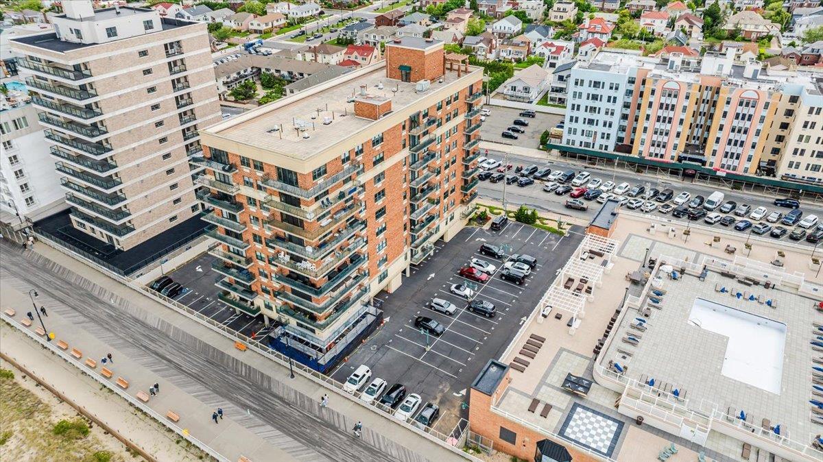 Condo Broadway  Nassau County, NY 11561, MLS-865400-32