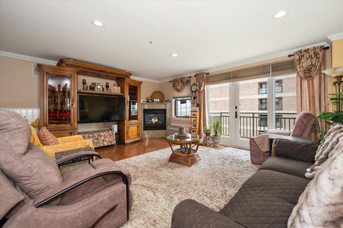 Condo Broadway  Nassau County, NY 11561, MLS-865400-6
