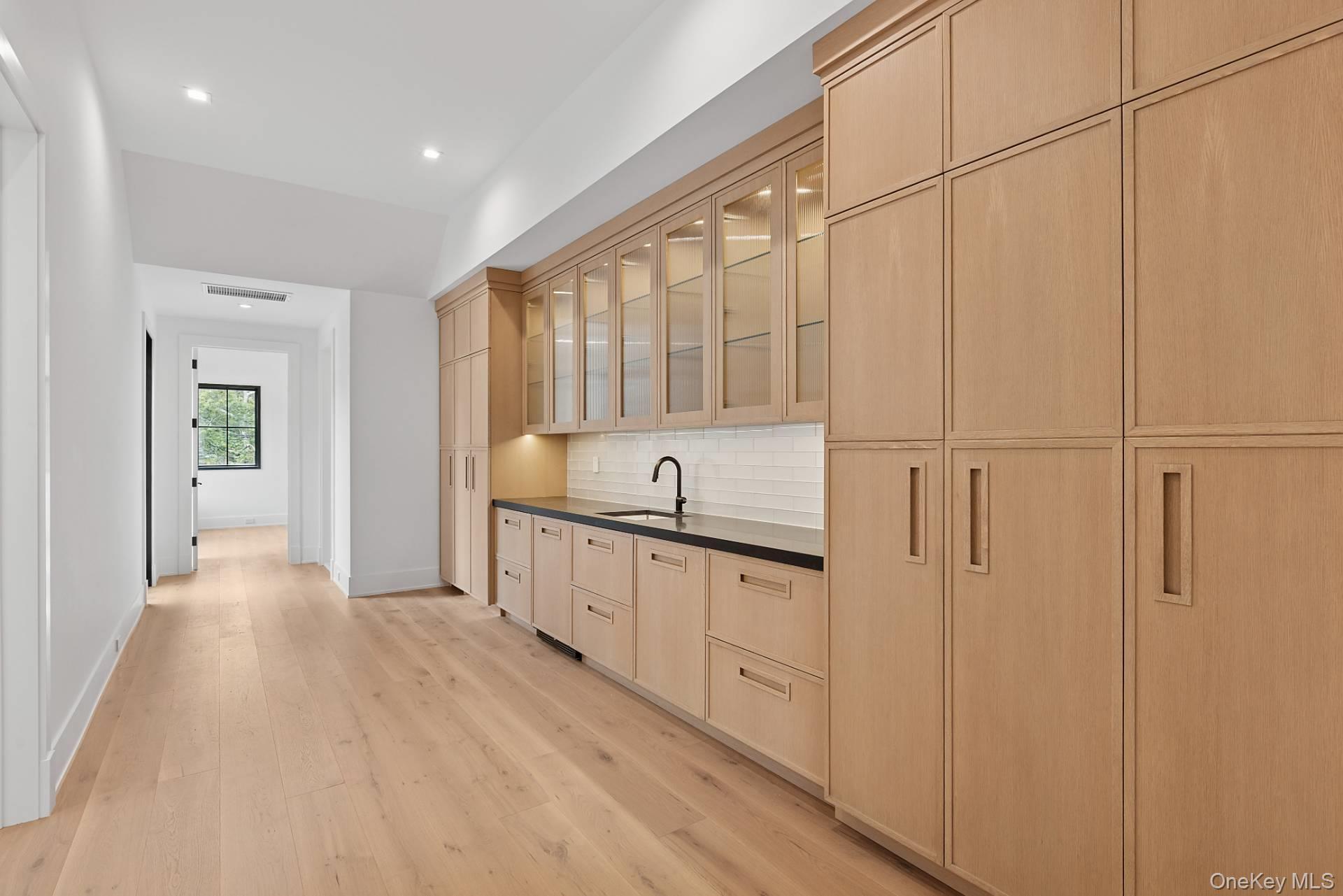 Single Family Edge Of Woods Suffolk County, NY 11968, MLS-865425-28