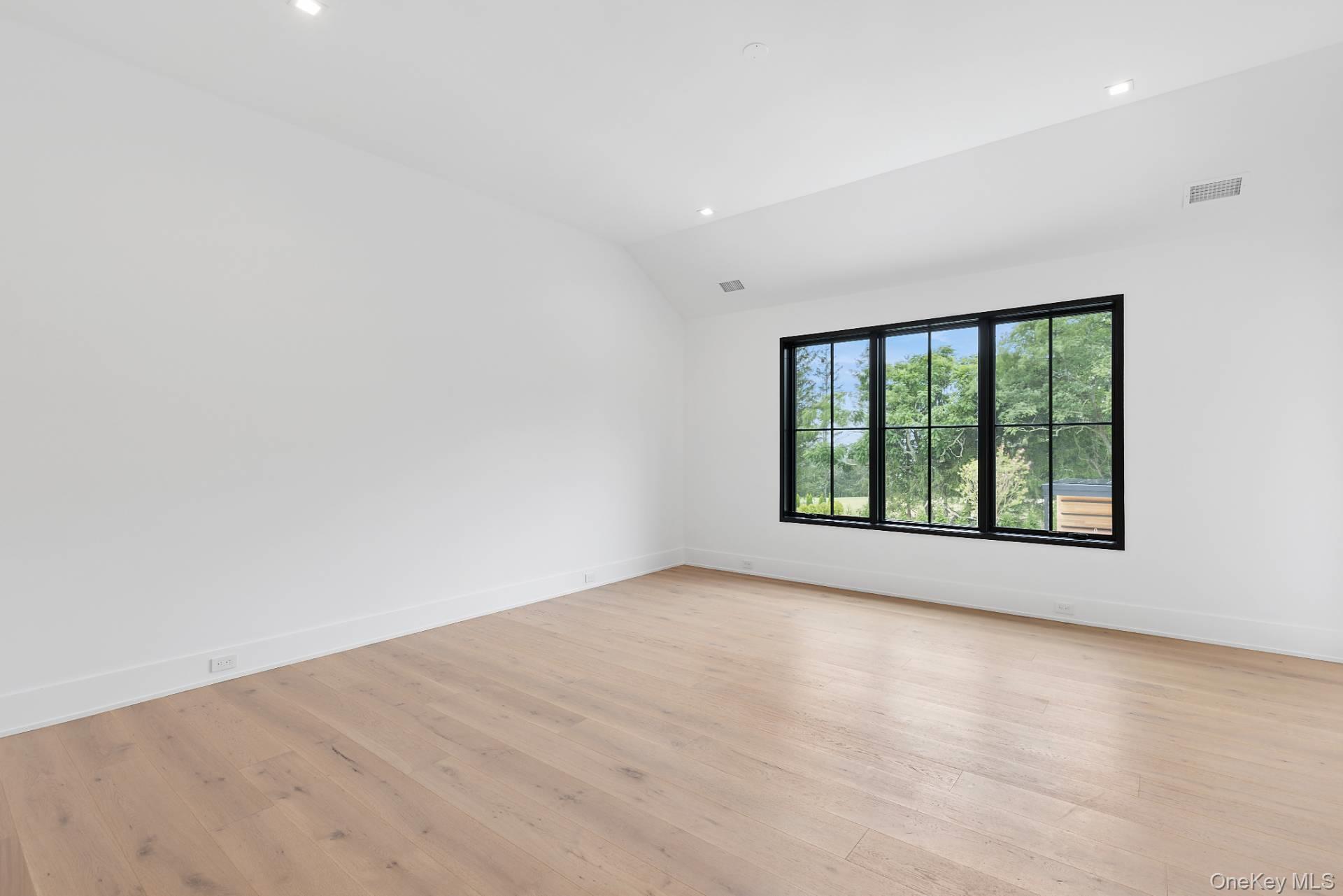 Single Family Edge Of Woods Suffolk County, NY 11968, MLS-865425-29