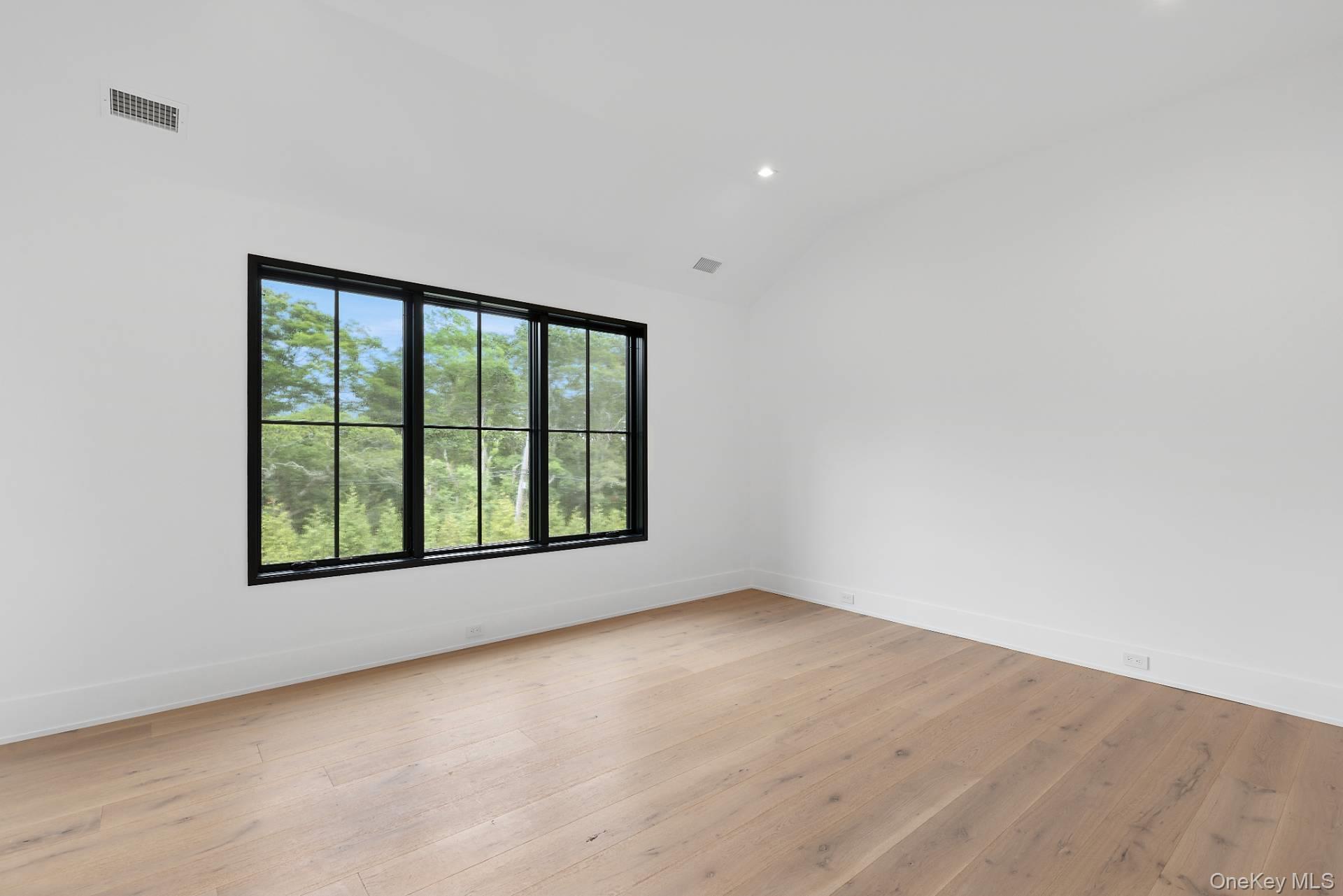 Single Family Edge Of Woods Suffolk County, NY 11968, MLS-865425-31