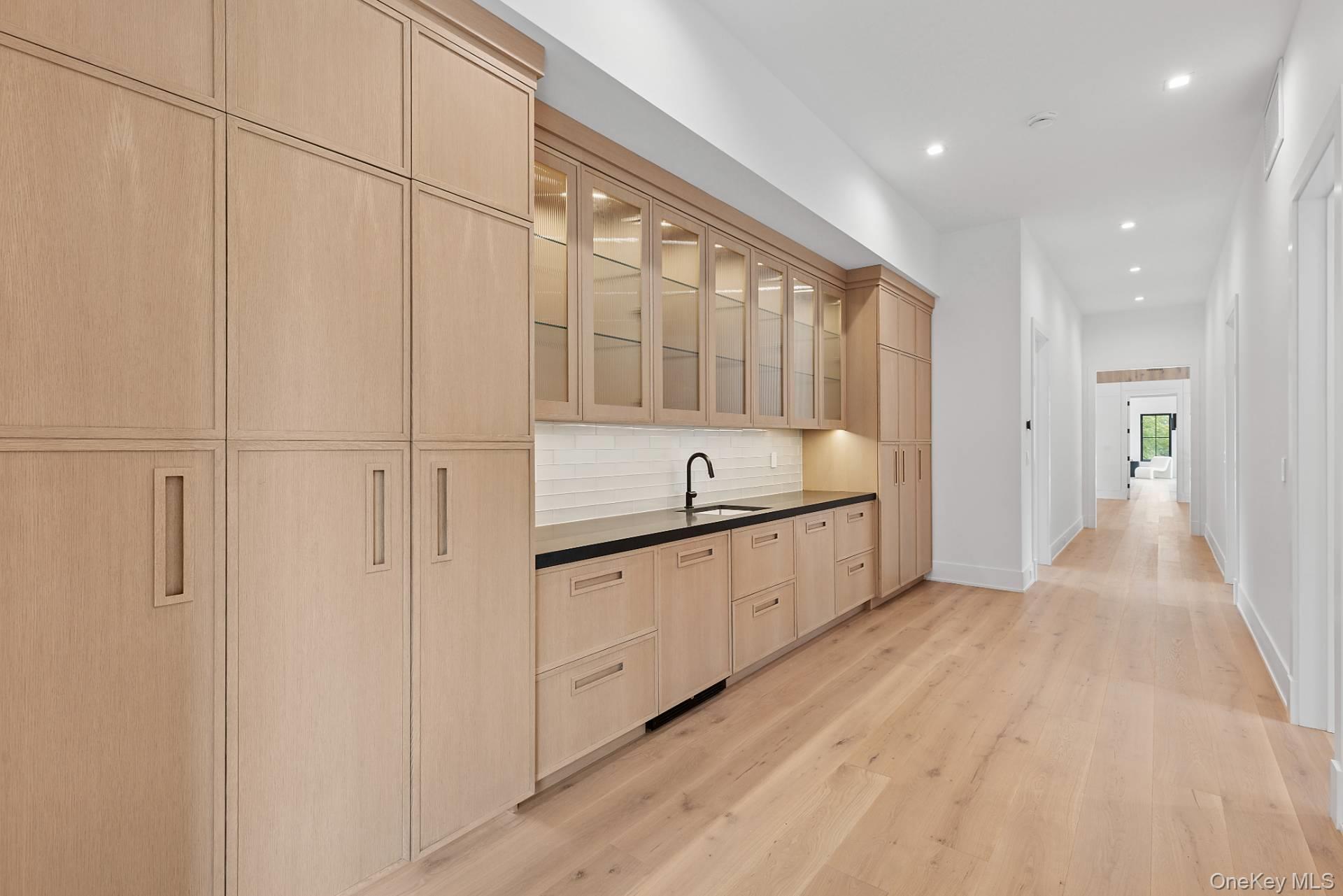 Single Family Edge Of Woods Suffolk County, NY 11968, MLS-865425-35