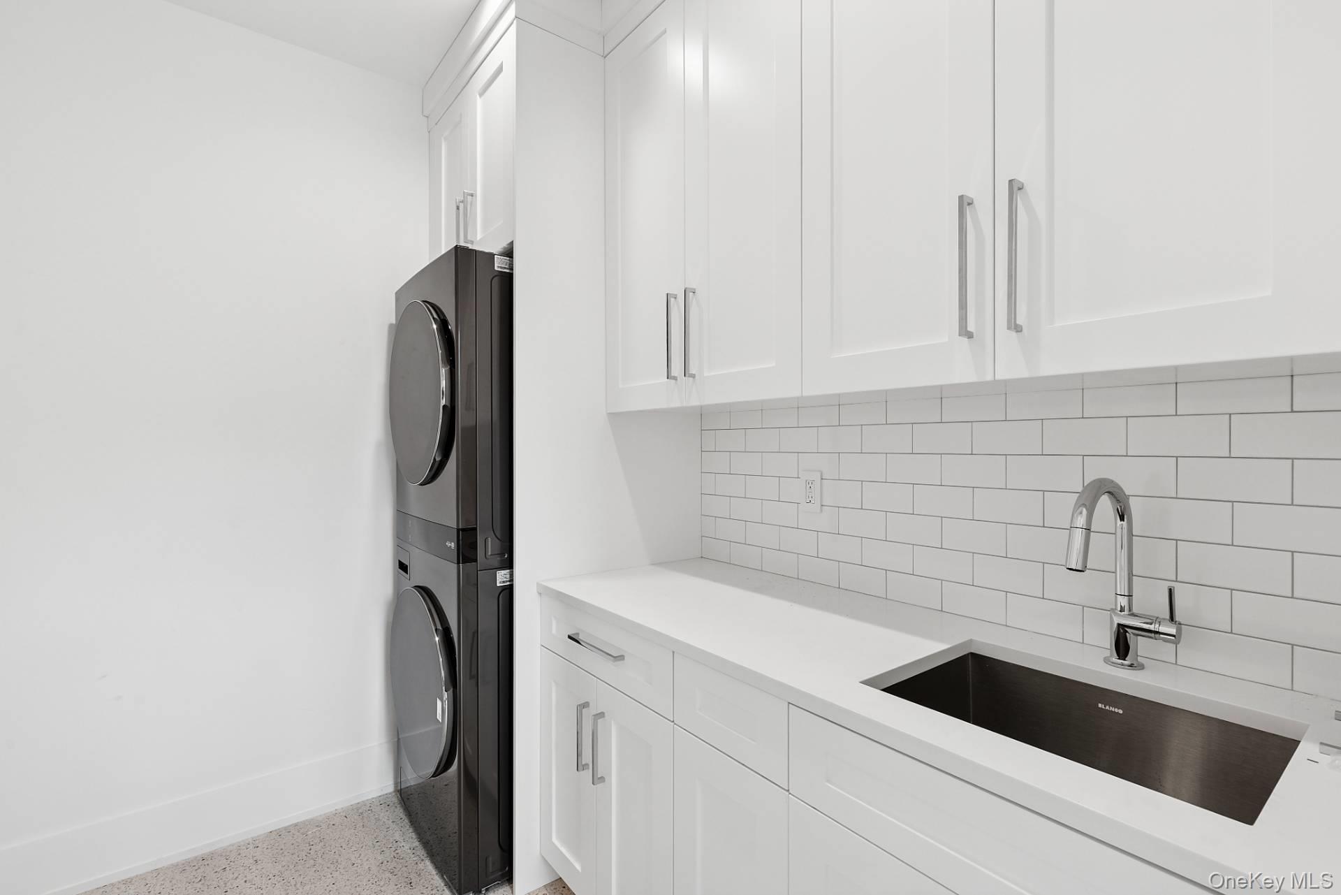 Single Family Edge Of Woods Suffolk County, NY 11968, MLS-865425-36