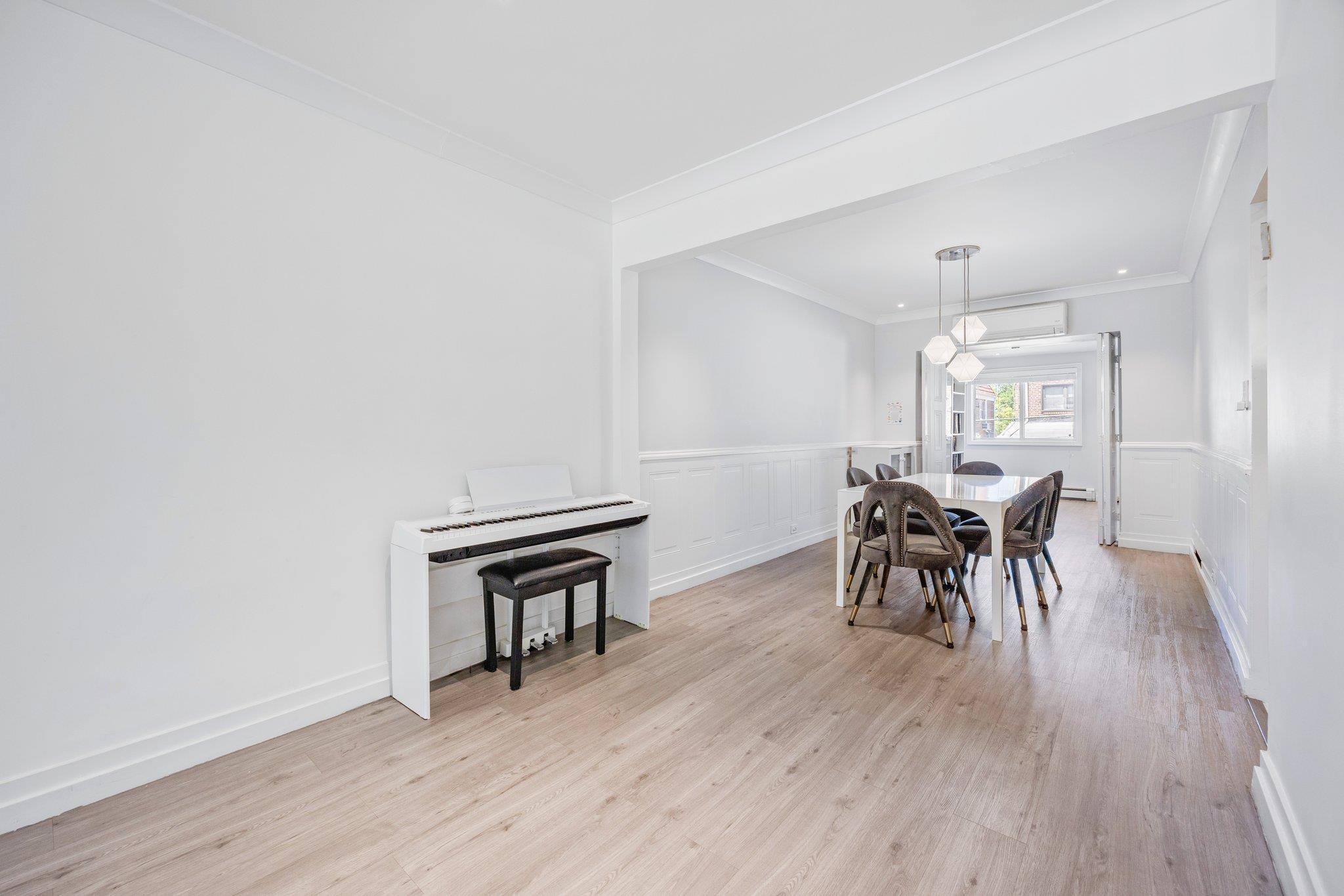 Single Family 69th  Queens, NY 11367, MLS-865440-12