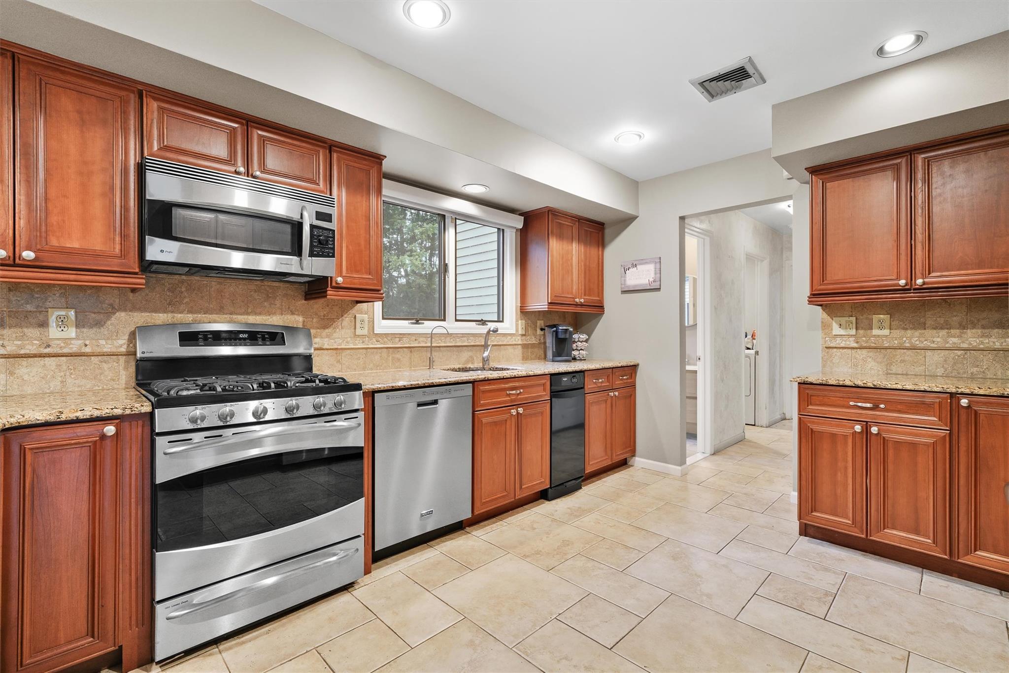Single Family Dustman  Rockland County, NY 10954, MLS-865475-12