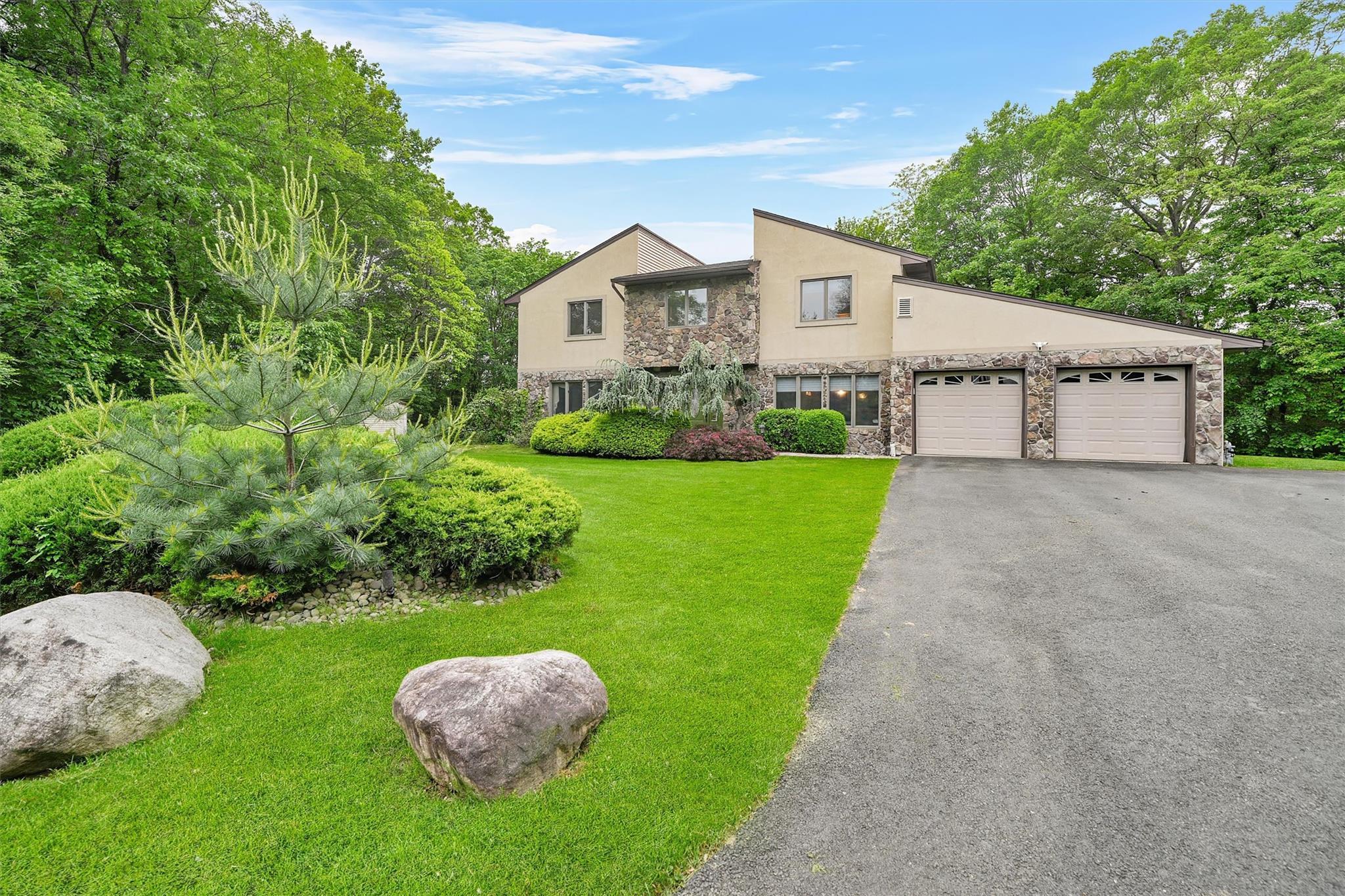 Single Family Dustman  Rockland County, NY 10954, MLS-865475-2